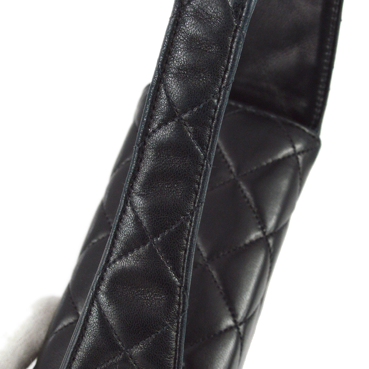 Luxury Chanel 1991-1997 Black Lambskin Handbag
