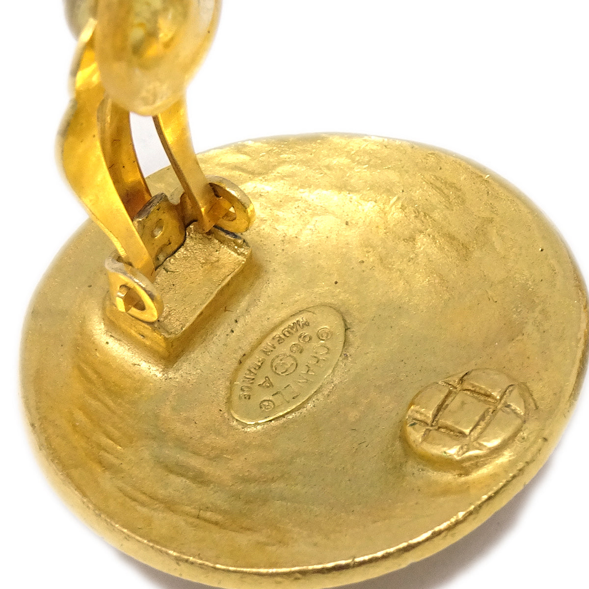 Luxury Chanel Button Earrings Clip-On Gold 96A