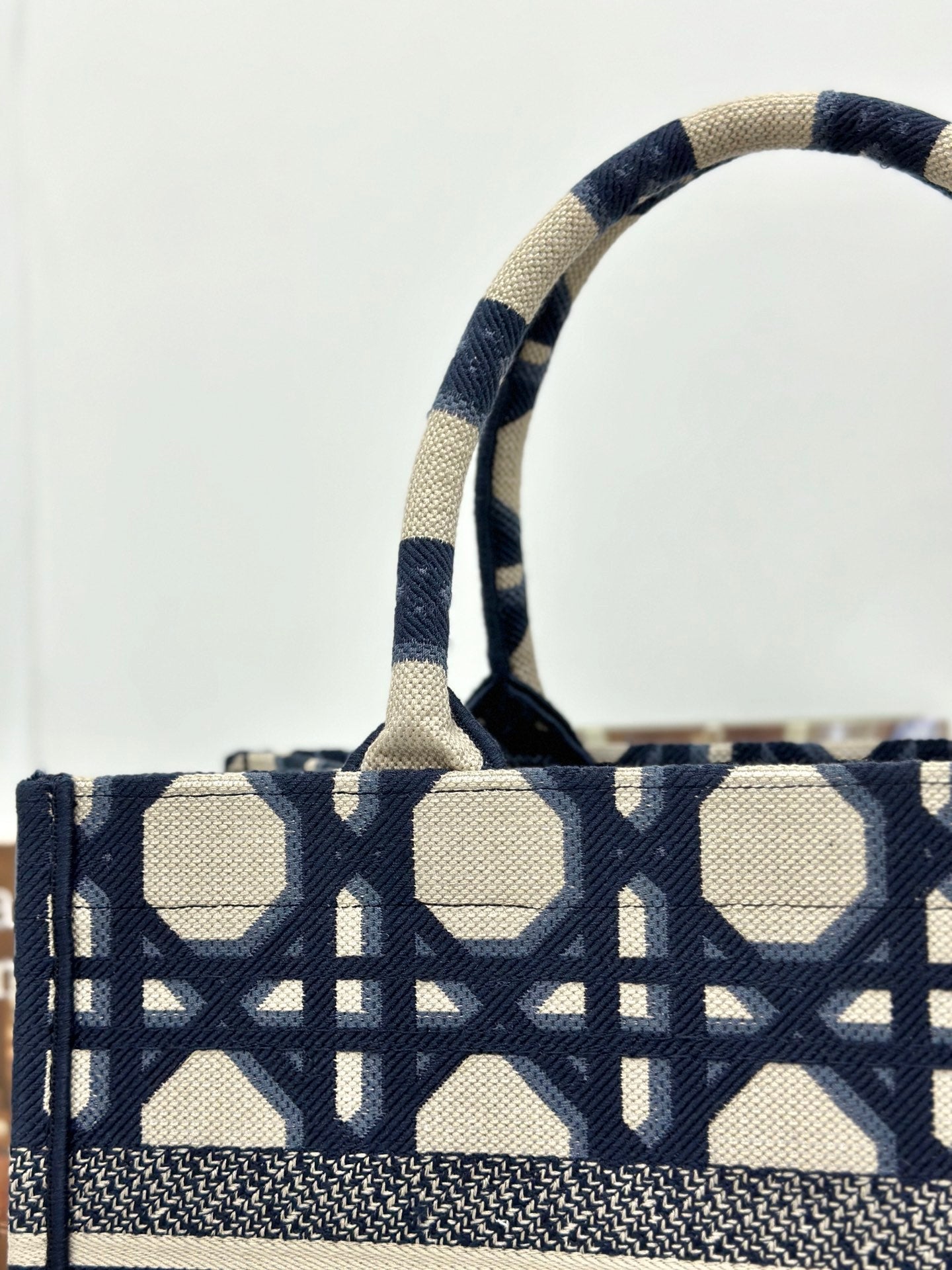 Luxury DiorMEDIUM BOOK TOTE 37 BEIGE AND BLUE MACROCANNAGE EMBROIDERY