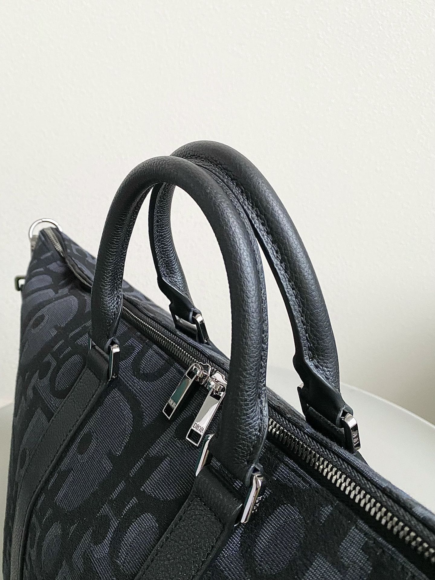 Luxury DiorWEEKENDER 40 IN BLACK MAXI OBLIQUE JACQUARD