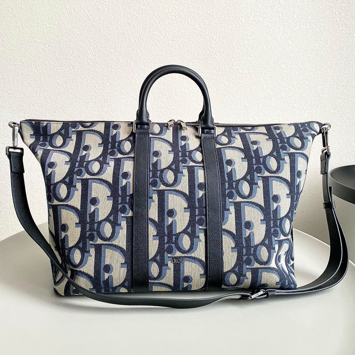 Luxury DiorWEEKENDER 40 IN BEIGE AND BLACK MAXI OBLIQUE JACQUARD