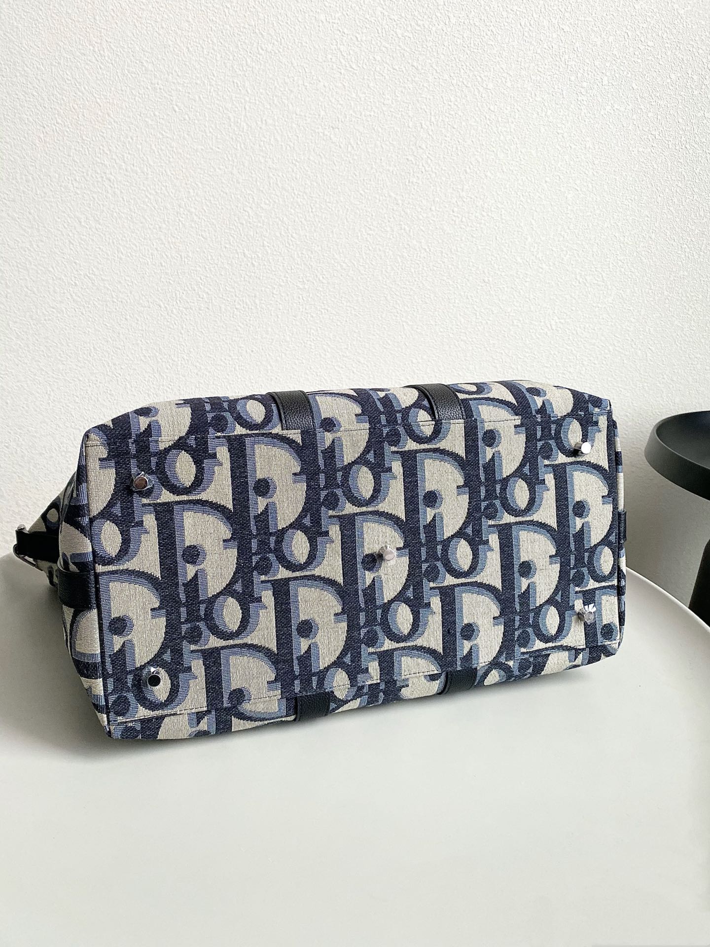 Luxury DiorWEEKENDER 40 IN BEIGE AND BLACK MAXI OBLIQUE JACQUARD