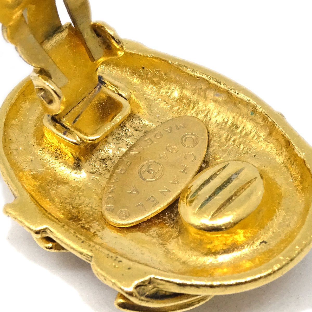 Luxury Chanel Gold Oval Earrings Clip-On 94A