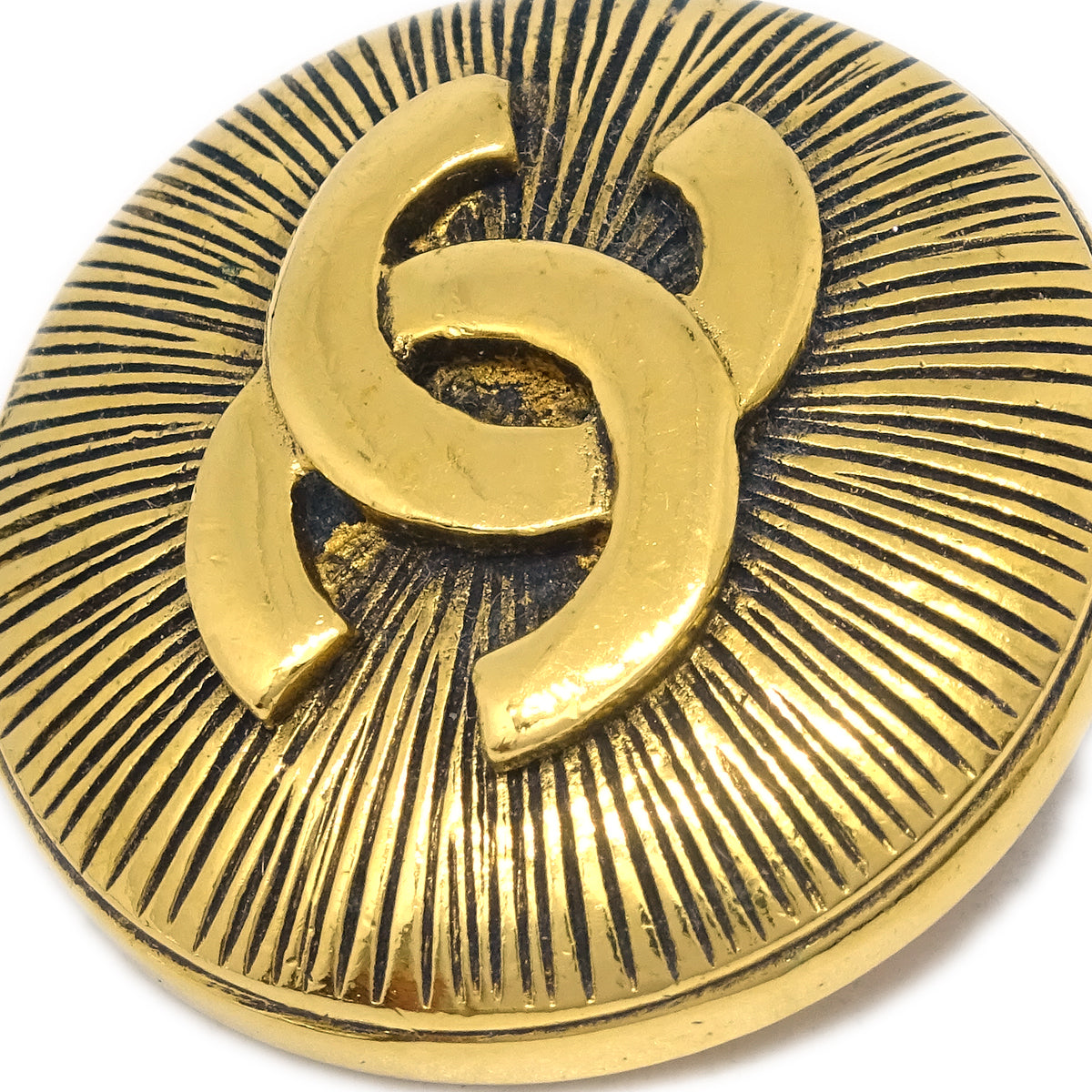 Luxury Chanel Gold Medallion Brooch Pin 1136