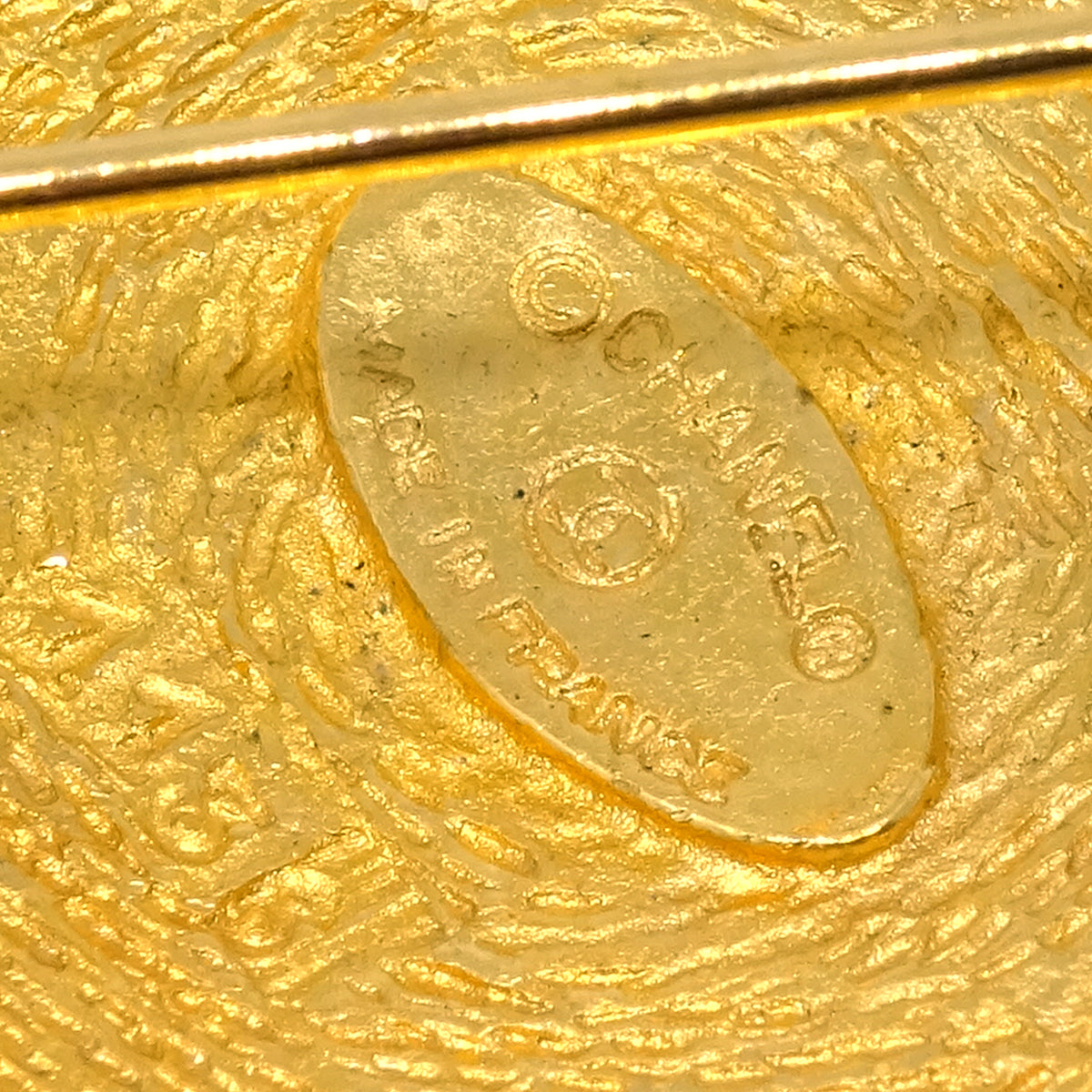 Luxury Chanel Gold Medallion Brooch Pin 1136