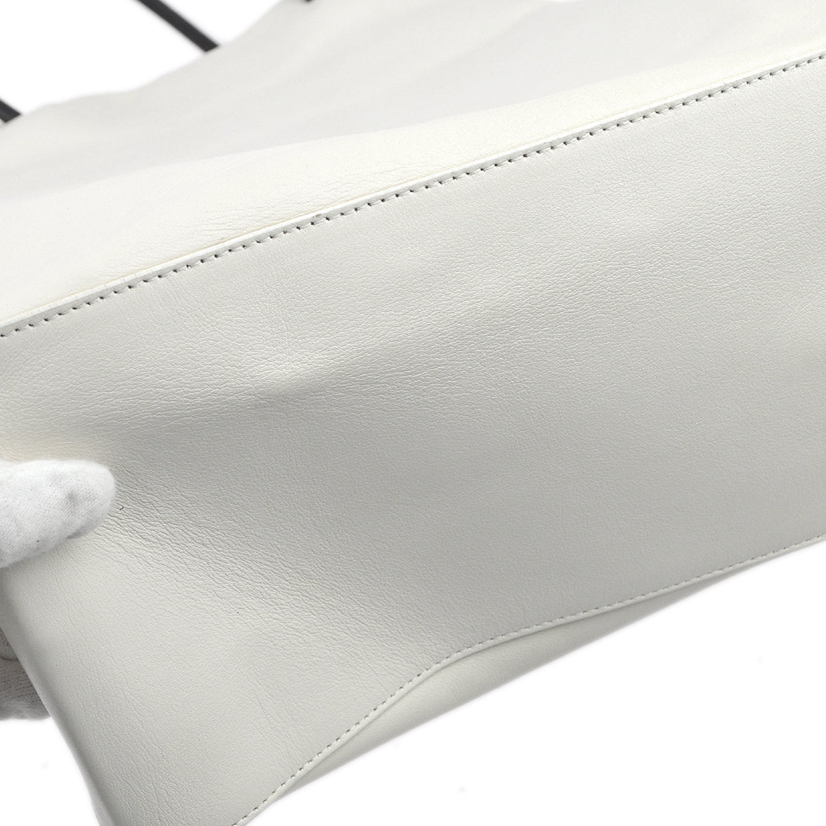 Luxury Chanel * 2008-2009 White Calfskin Essential Tote Handbag
