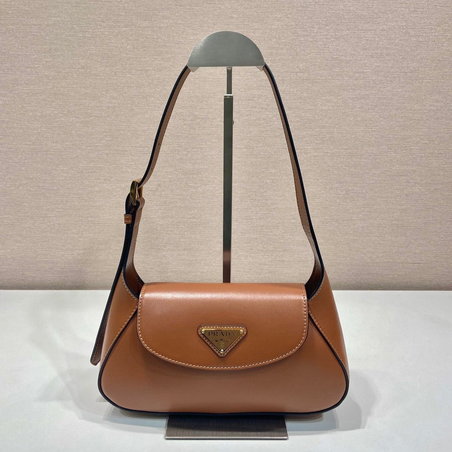 Luxury PradaFLAP BAG 25 IN CINNAMON BROWN SMOOTH CALFSKIN TRIANGLE LOGO
