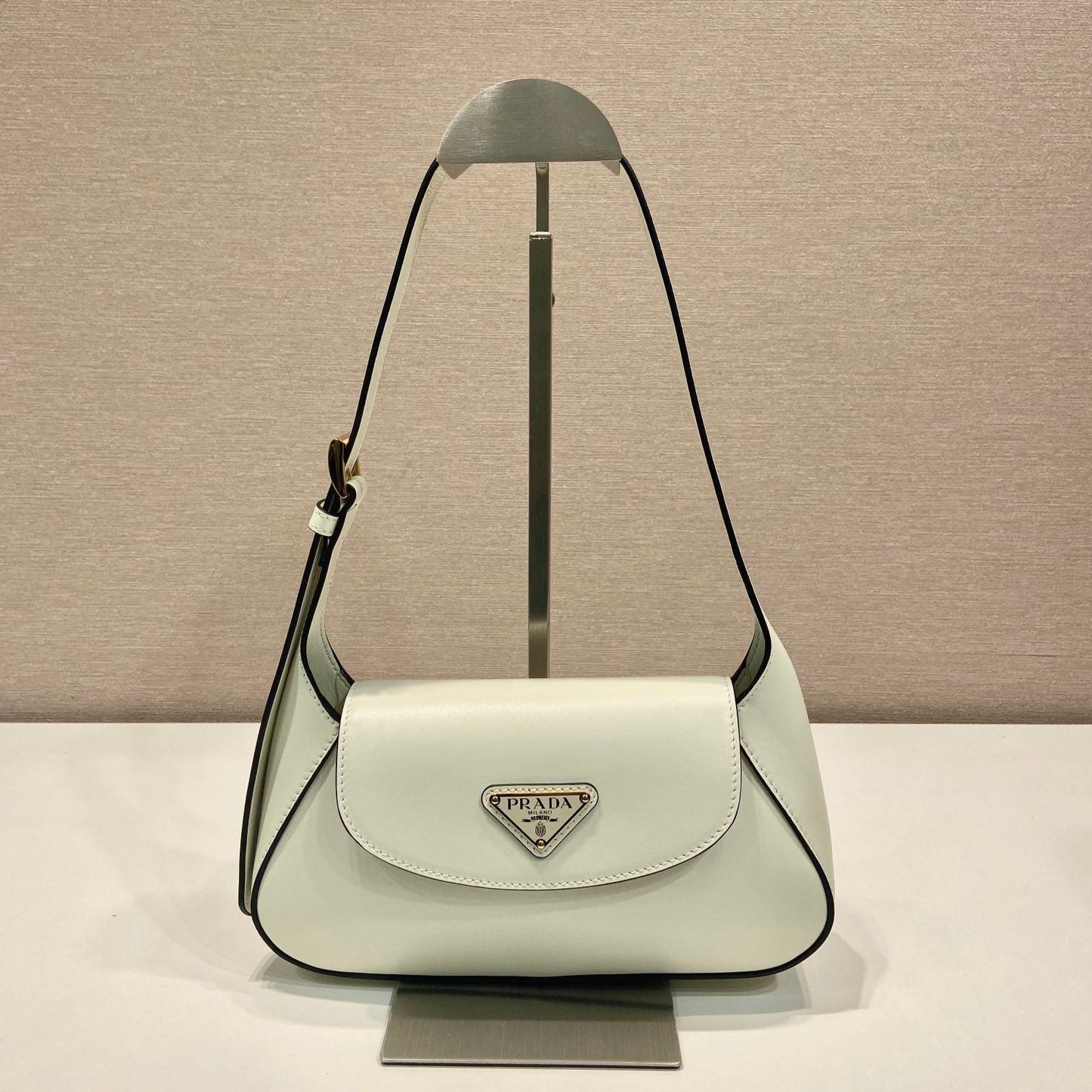 Luxury PradaFLAP BAG 25 IN WHITE SMOOTH CALFSKIN TRIANGLE LOGO
