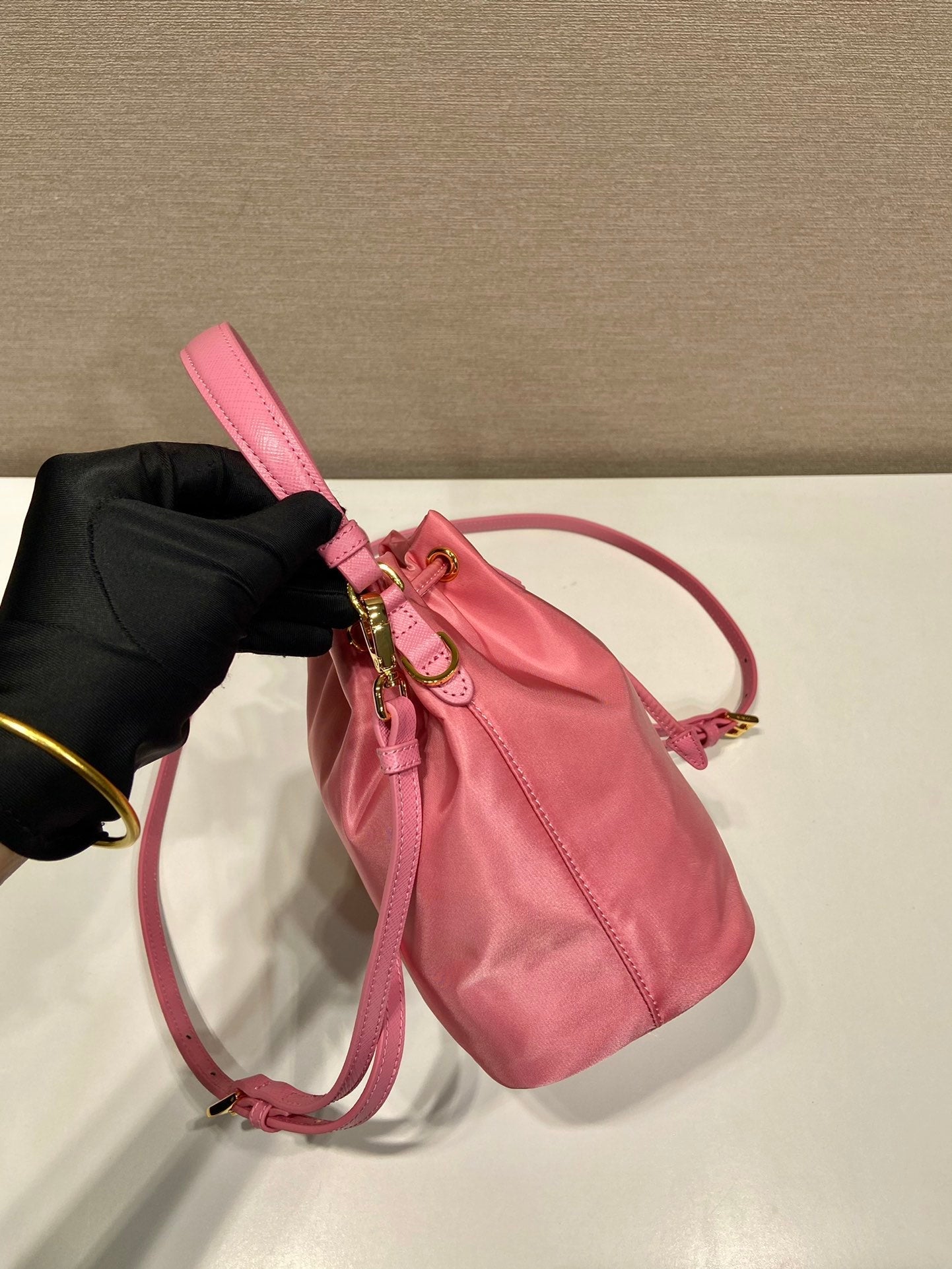 Luxury PradaBUCKET BAG 19 IN CANDY PINK RE-NYLON AND SAFFIANO LEATHER HANDLE