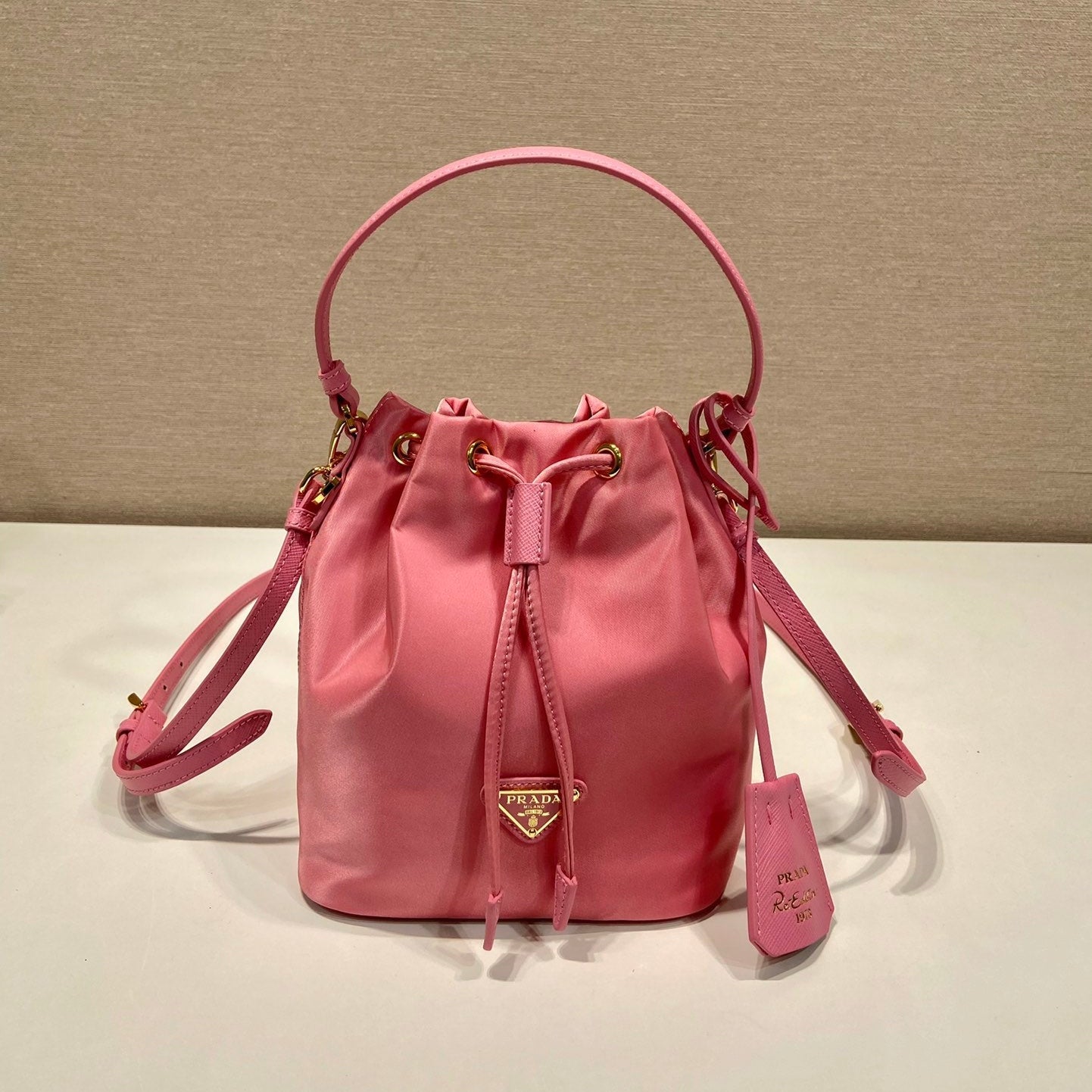 Luxury PradaBUCKET BAG 19 IN CANDY PINK RE-NYLON AND SAFFIANO LEATHER HANDLE