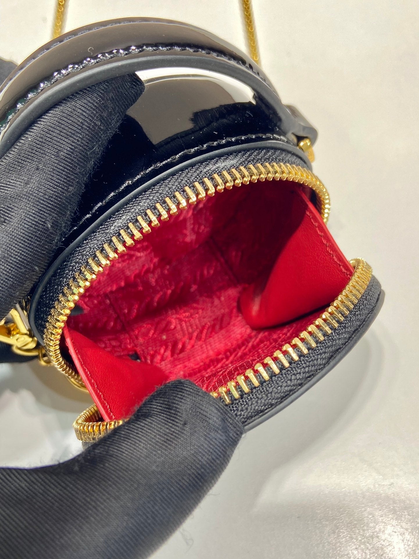 Luxury PradaMINI ROUND BAG 8 IN BLACK GLOSSY CALFSKIN GOLD HARDWARE