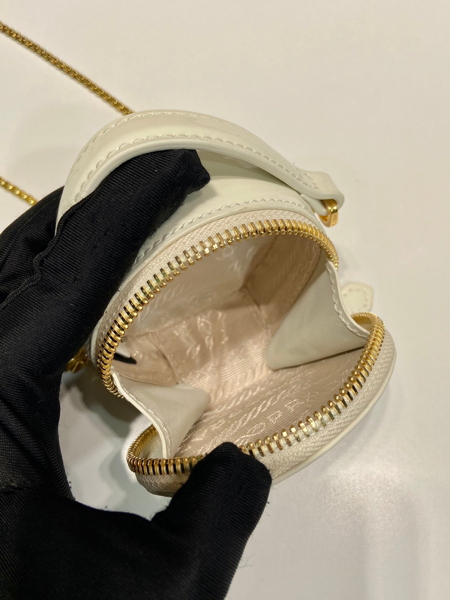 Luxury PradaMINI ROUND BAG 8 IN WHITE GLOSSY CALFSKIN GOLD HARDWARE