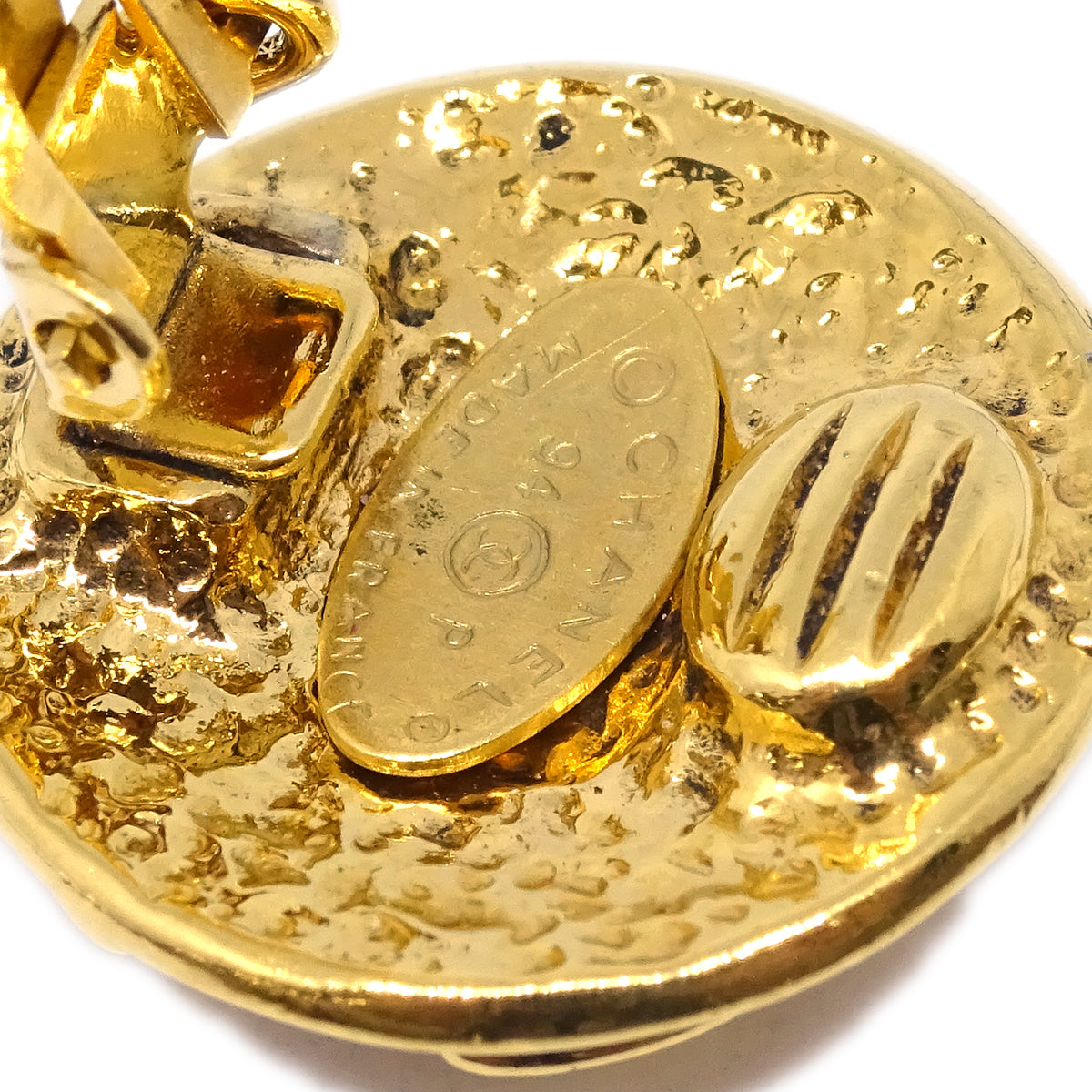 Luxury Chanel Button Earrings Clip-On Gold 94P
