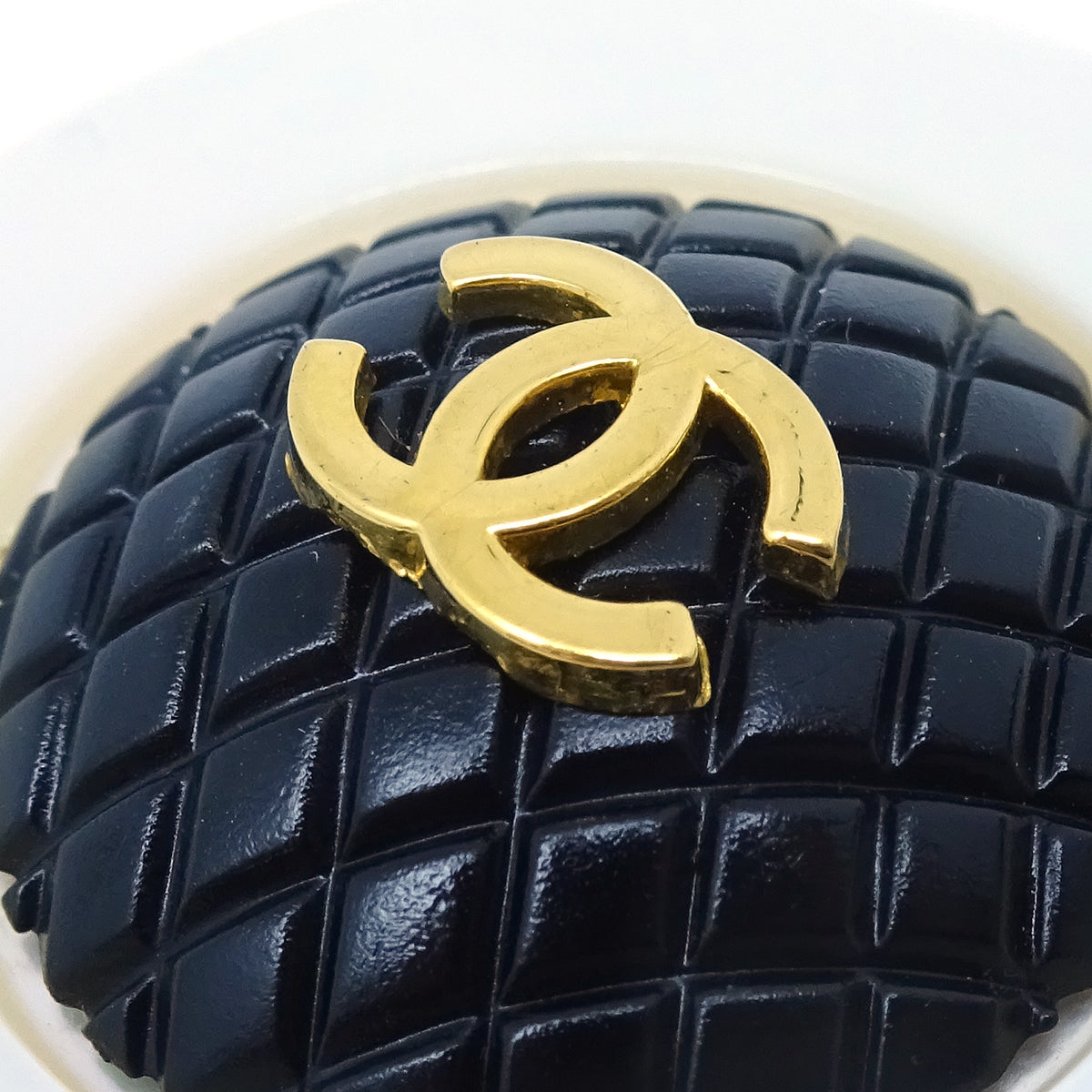 Luxury Chanel White Black Button Shell Earrings Clip-On
