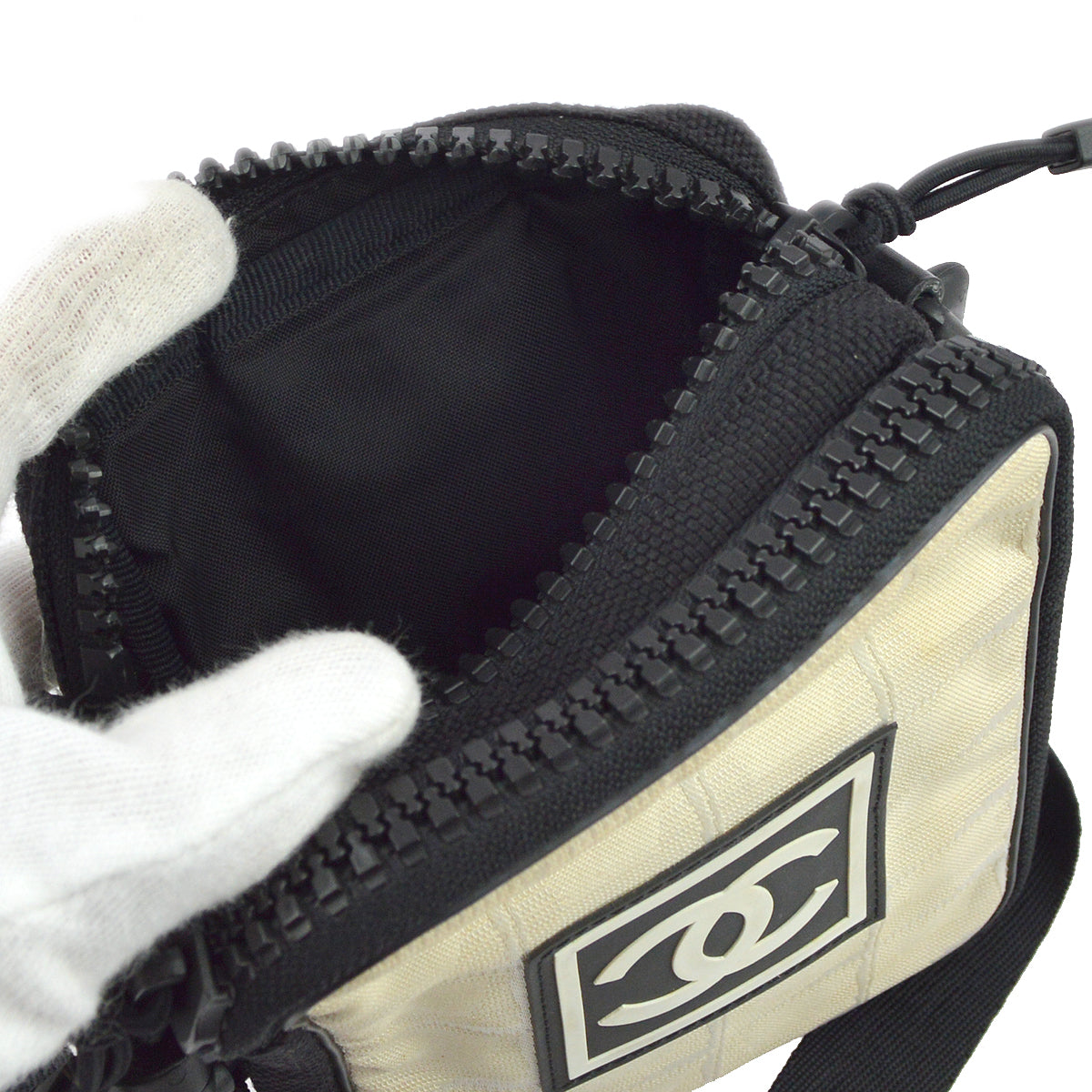 Luxury Chanel 2003-2004 Beige Travel Sport Line Shoulder Bag