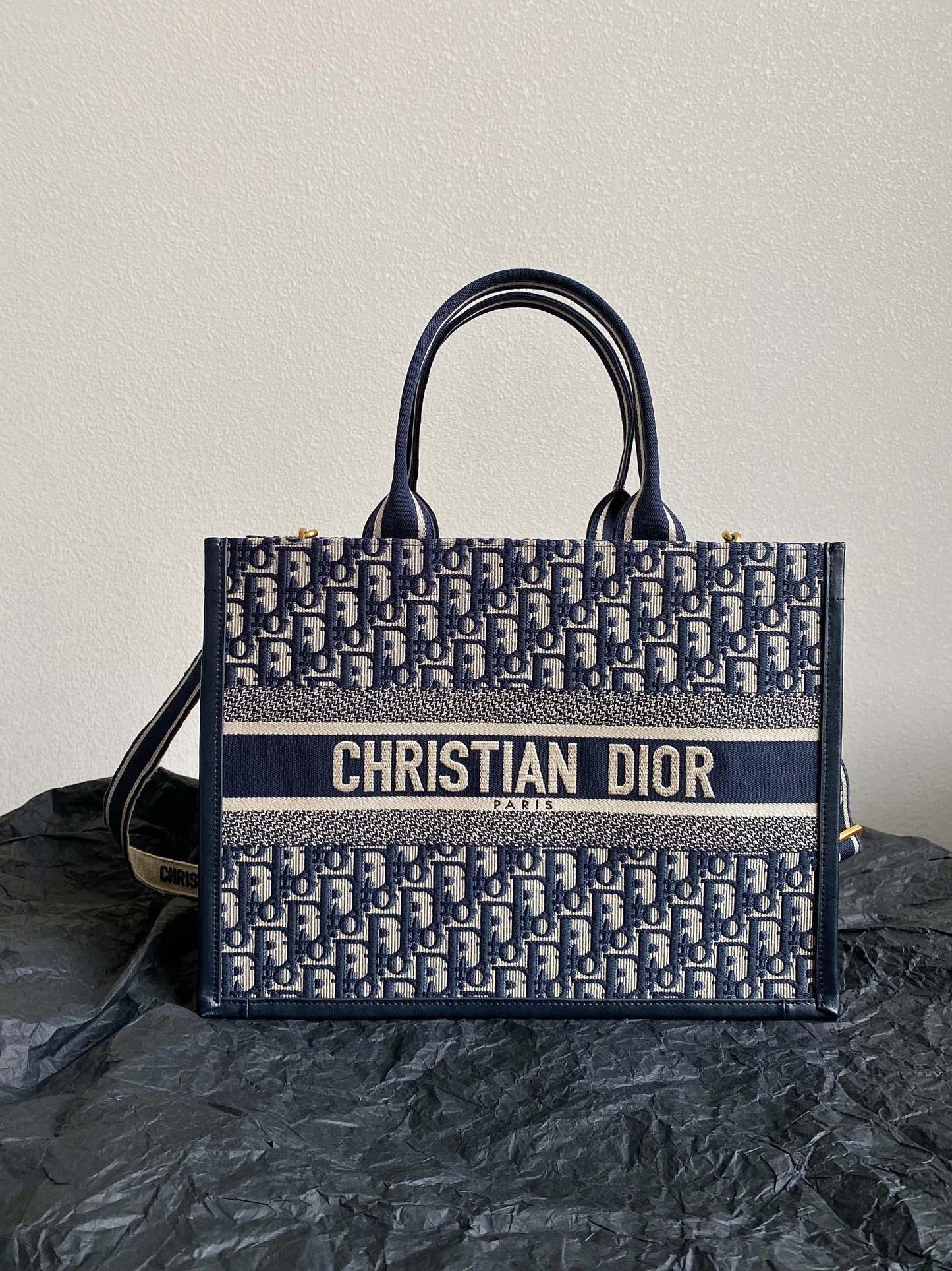 Luxury DiorMEDIUM BOOK TOTE 36 BLUE OBLIQUE EMBROIDERY