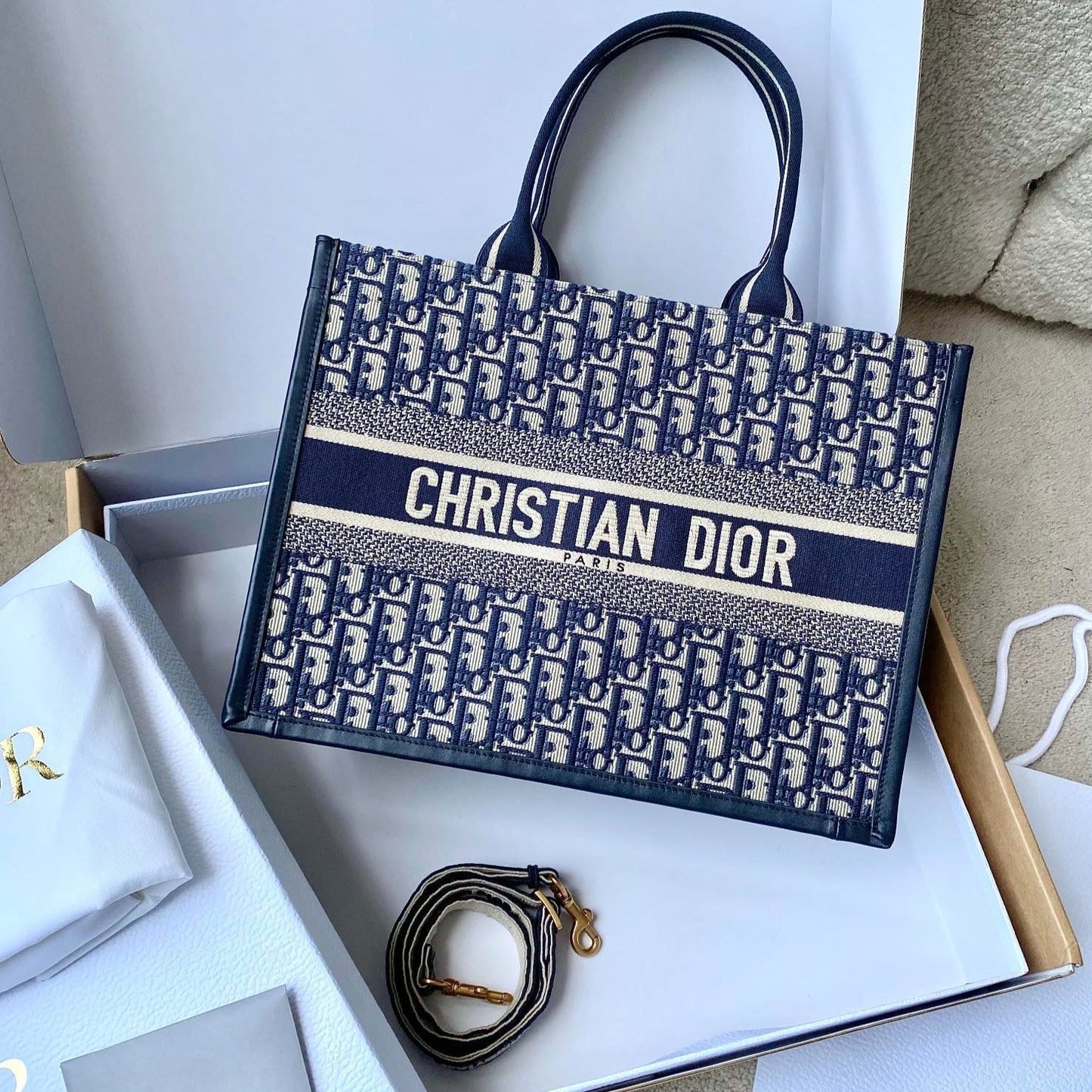 Luxury DiorMEDIUM BOOK TOTE 36 BLUE OBLIQUE EMBROIDERY