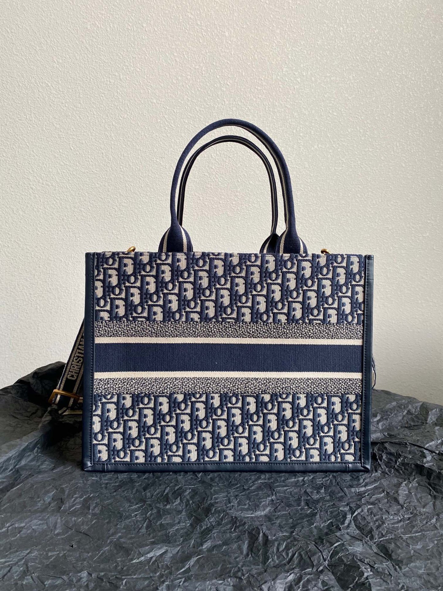 Luxury DiorMEDIUM BOOK TOTE 36 BLUE OBLIQUE EMBROIDERY