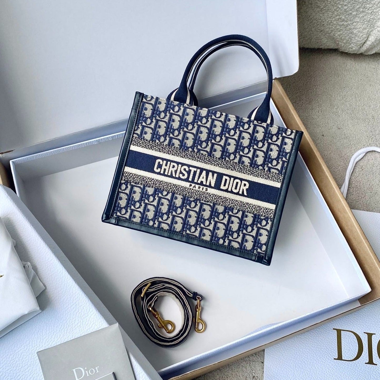 Luxury DiorMINI BOOK TOTE 26 BLUE OBLIQUE EMBROIDERY
