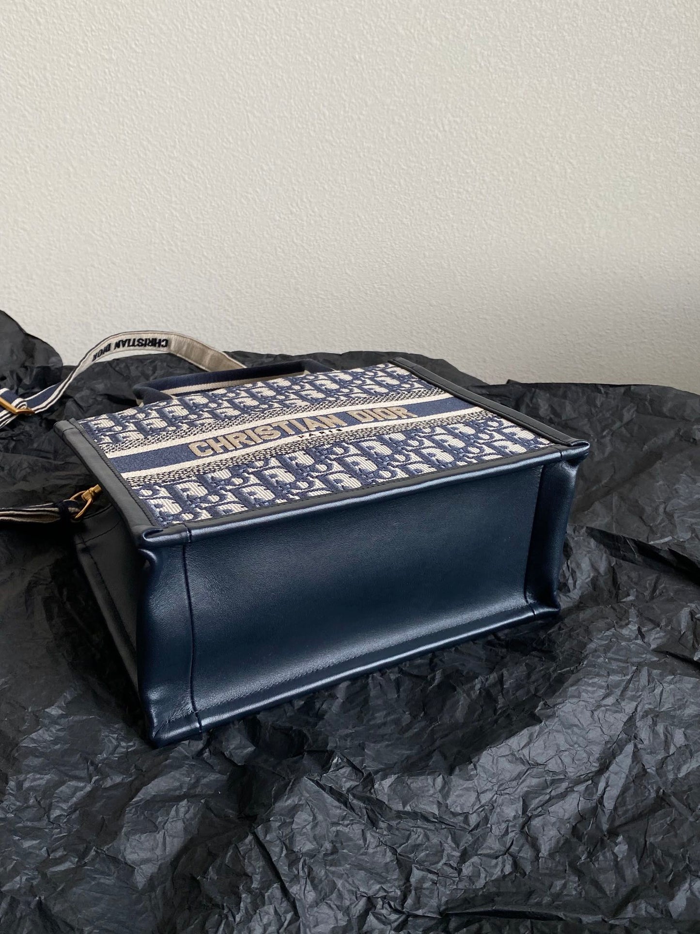 Luxury DiorMINI BOOK TOTE 26 BLUE OBLIQUE EMBROIDERY