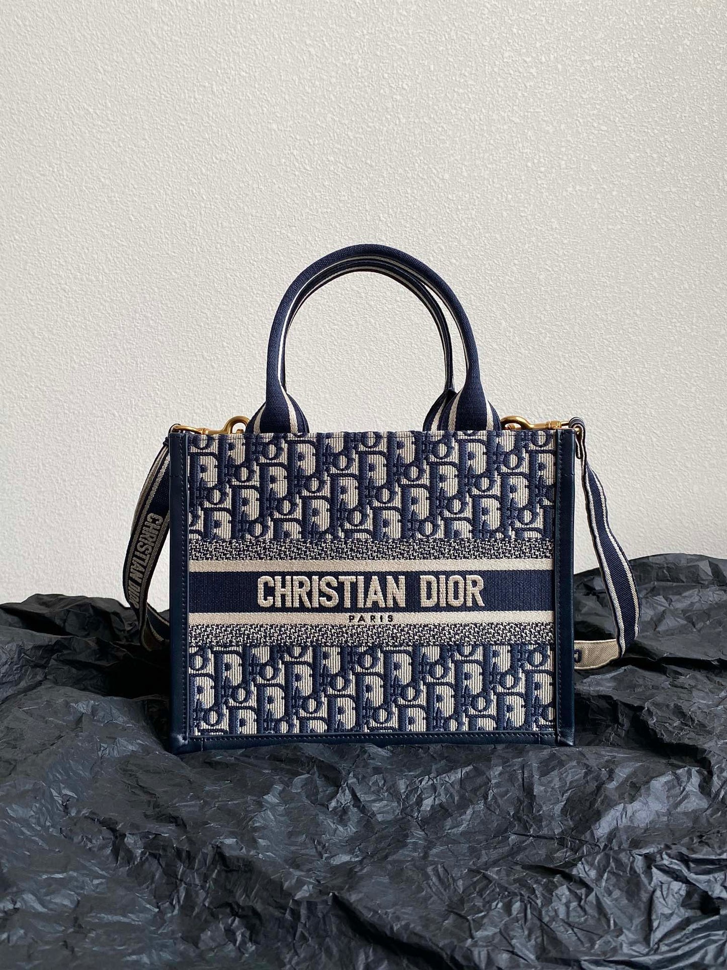 Luxury DiorMINI BOOK TOTE 26 BLUE OBLIQUE EMBROIDERY