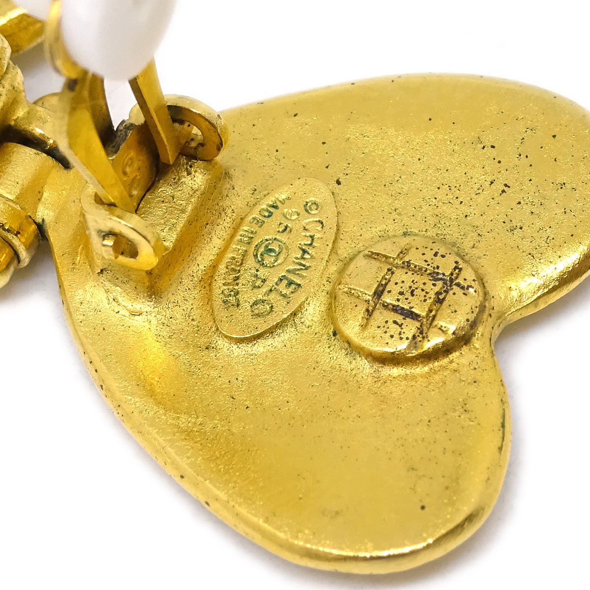 Luxury Chanel Heart Dangle Hoop Earrings Gold Clip-On 95P