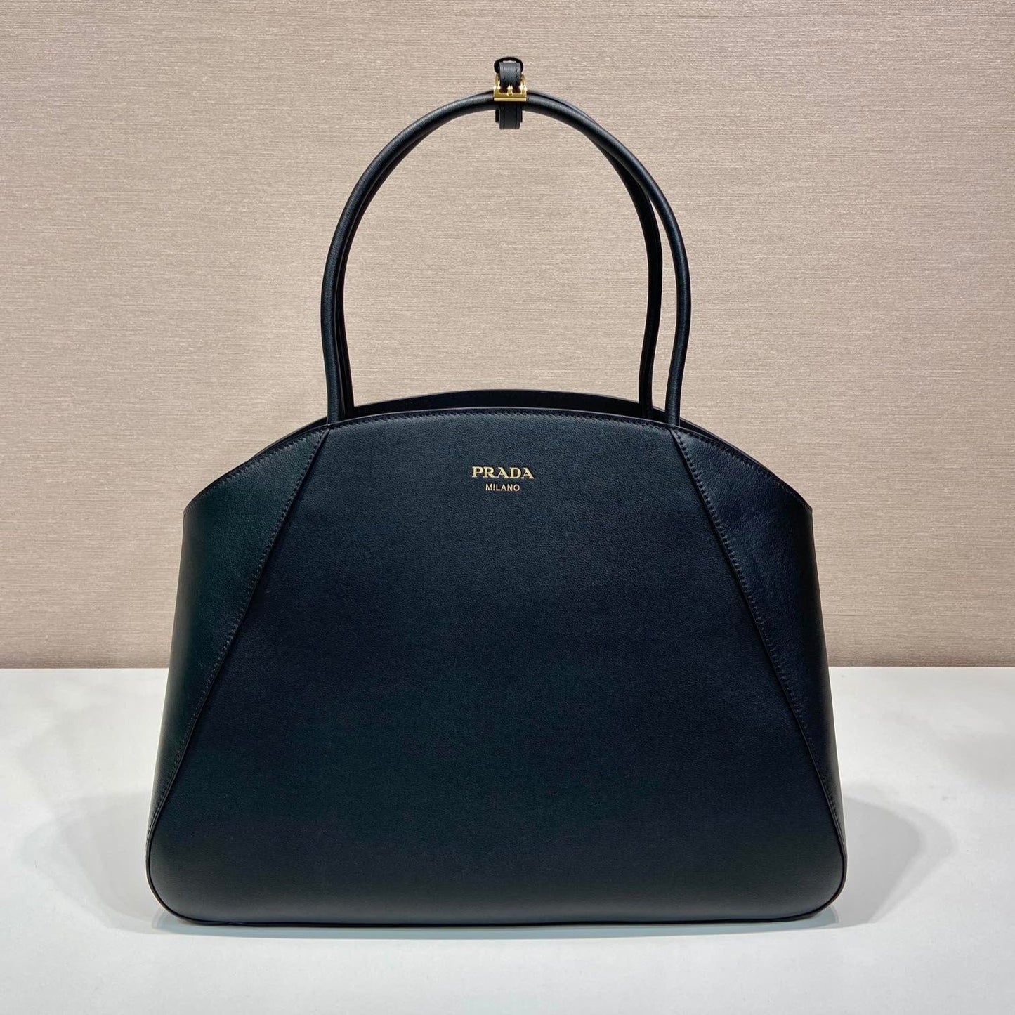 Luxury PradaELEGANT TOTE BAG 40 IN BLACK SMOOTH CALFSKIN