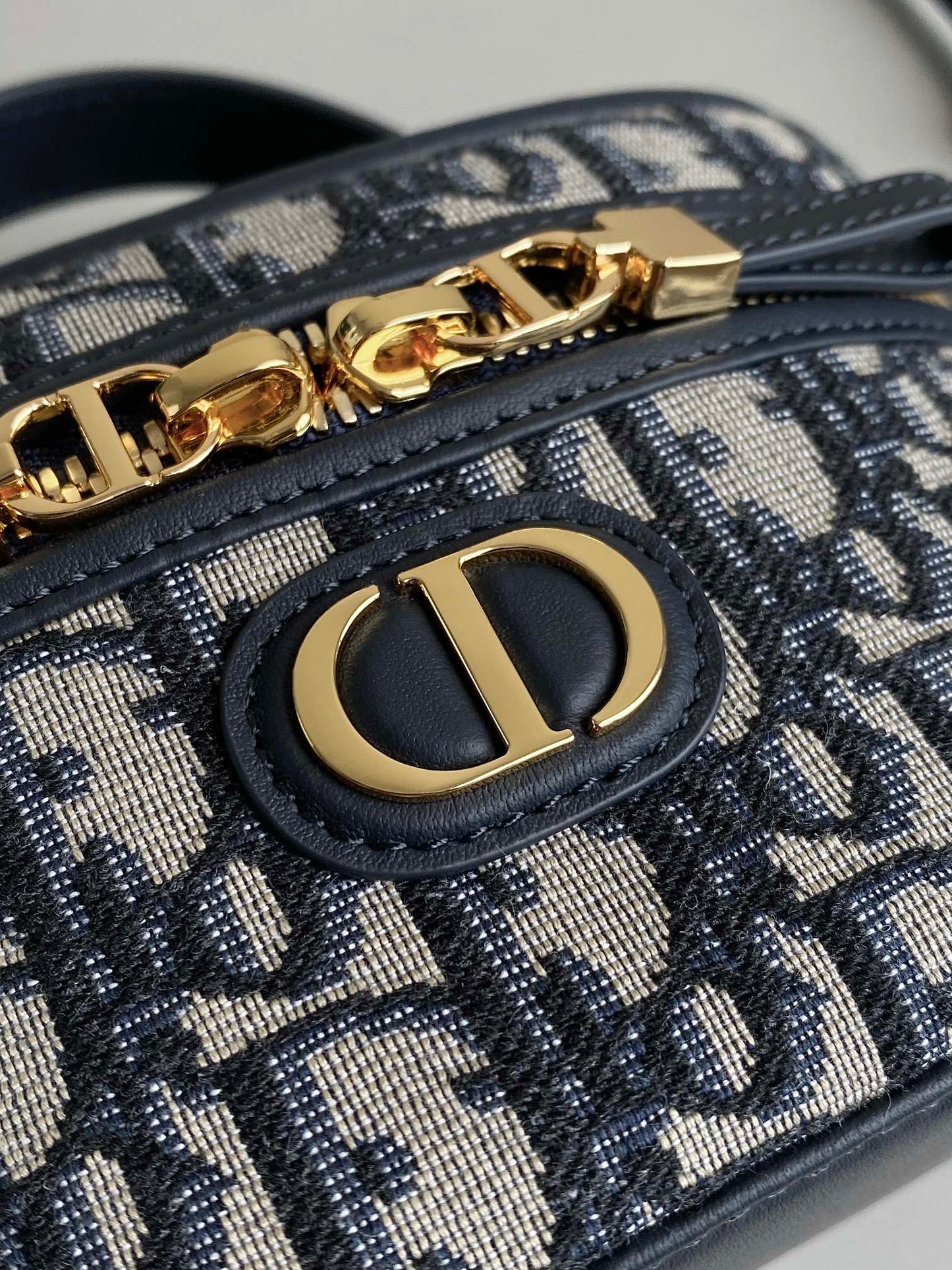 Luxury DiorMONTAIGNE MINI VANITY CASE 16 BLUE OBLIQUE JACQUARD