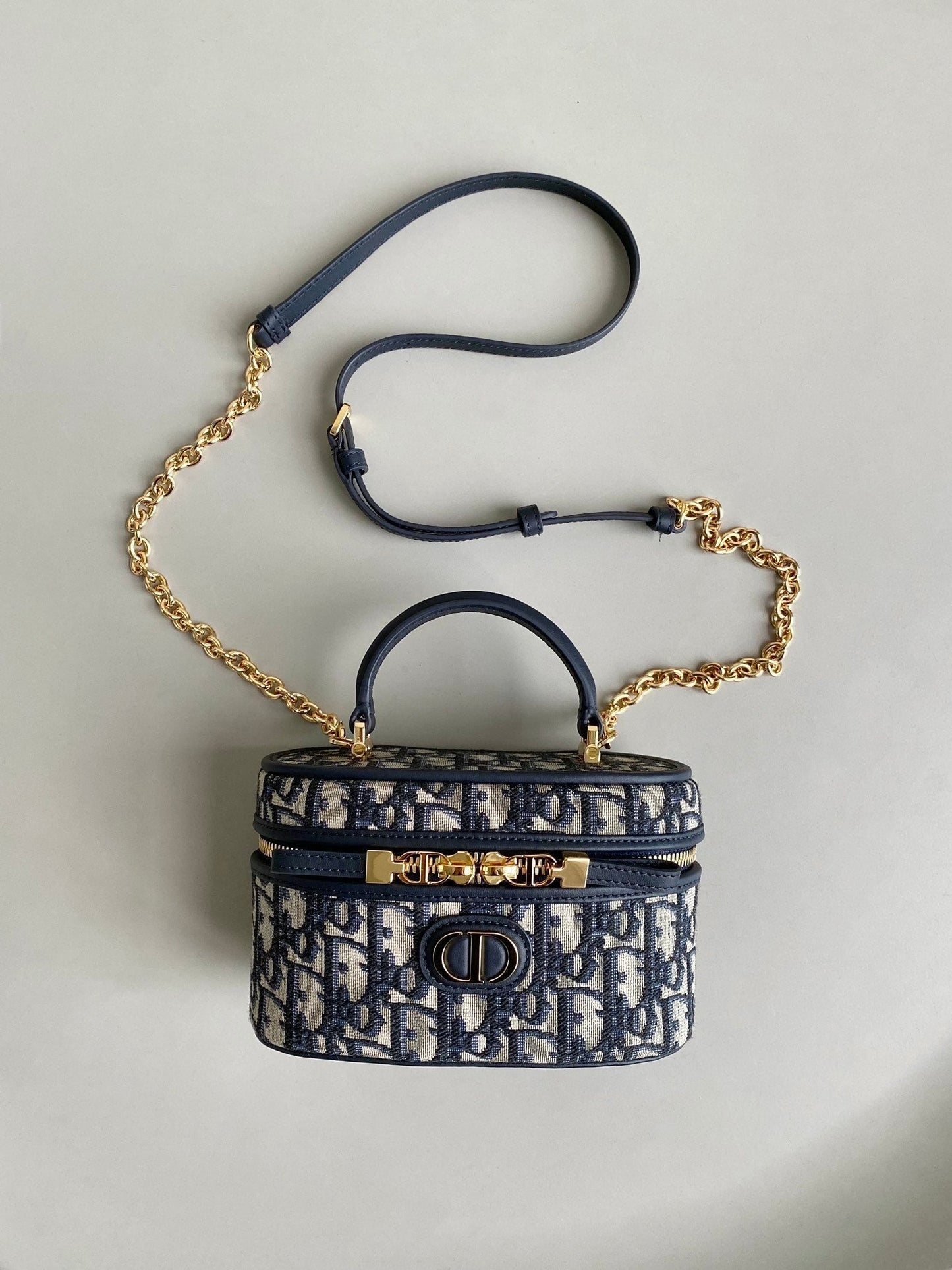 Luxury DiorMONTAIGNE MINI VANITY CASE 16 BLUE OBLIQUE JACQUARD