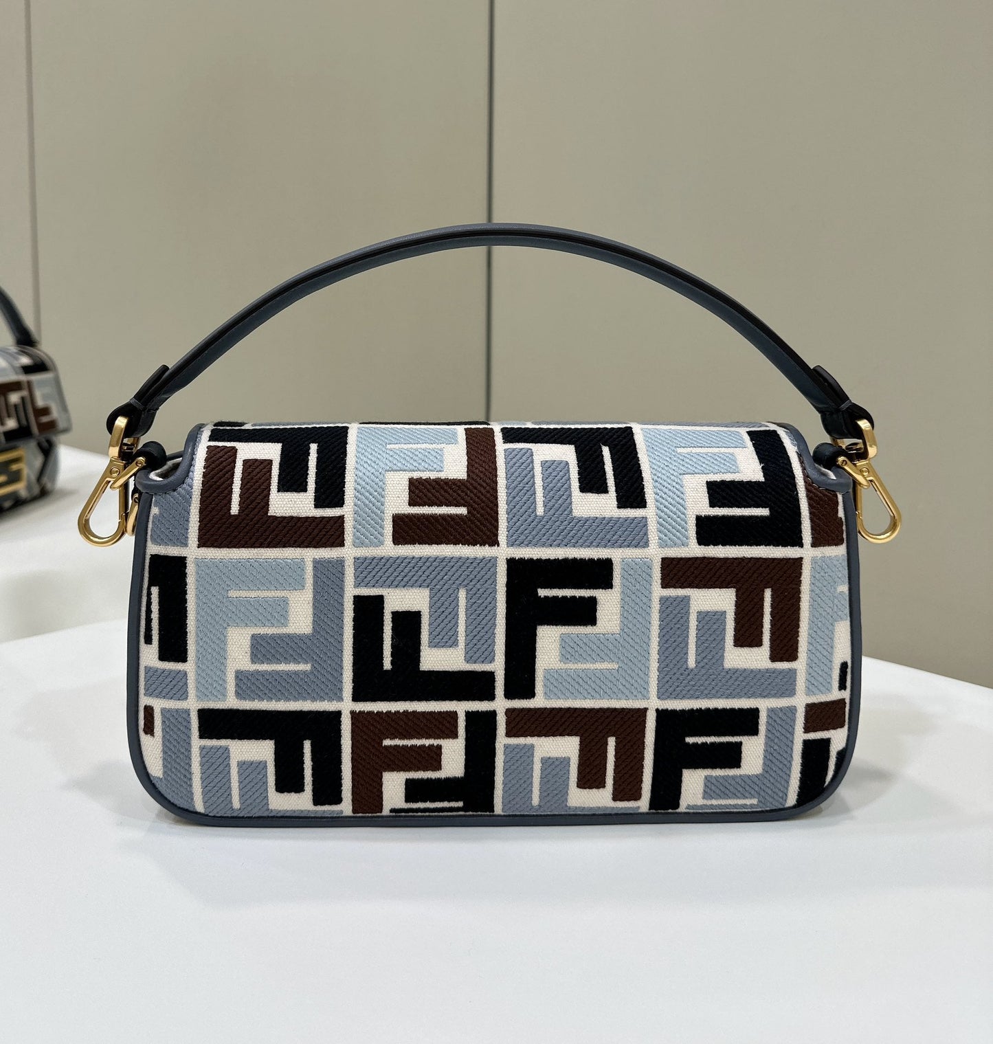Luxury FendiBAGUETTE CANVAS 27 BAG BLACK STRAP WITH MULTICOLOUR EMBROIDERY GOLD HARDWARE