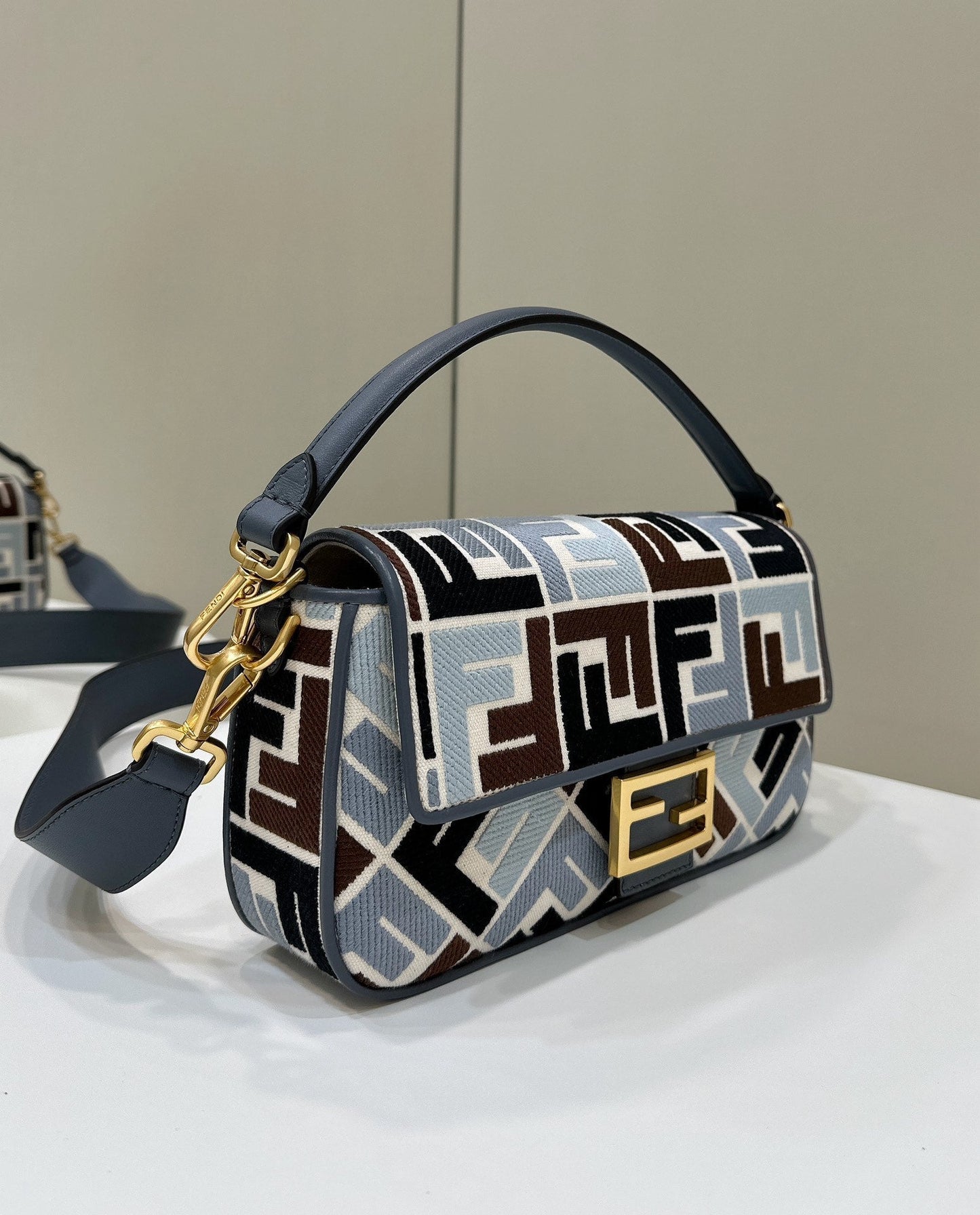Luxury FendiBAGUETTE CANVAS 27 BAG BLACK STRAP WITH MULTICOLOUR EMBROIDERY GOLD HARDWARE