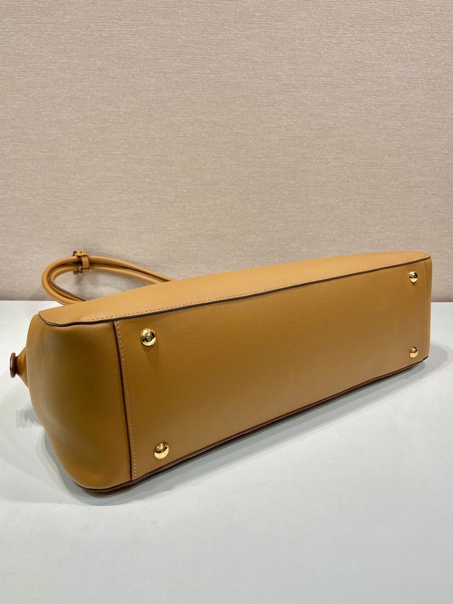 Luxury PradaLARGER TOTE BAG 48 WITH ZIPPER CLOSURE IN CIDER BROWN SMOOTH CALFSKIN