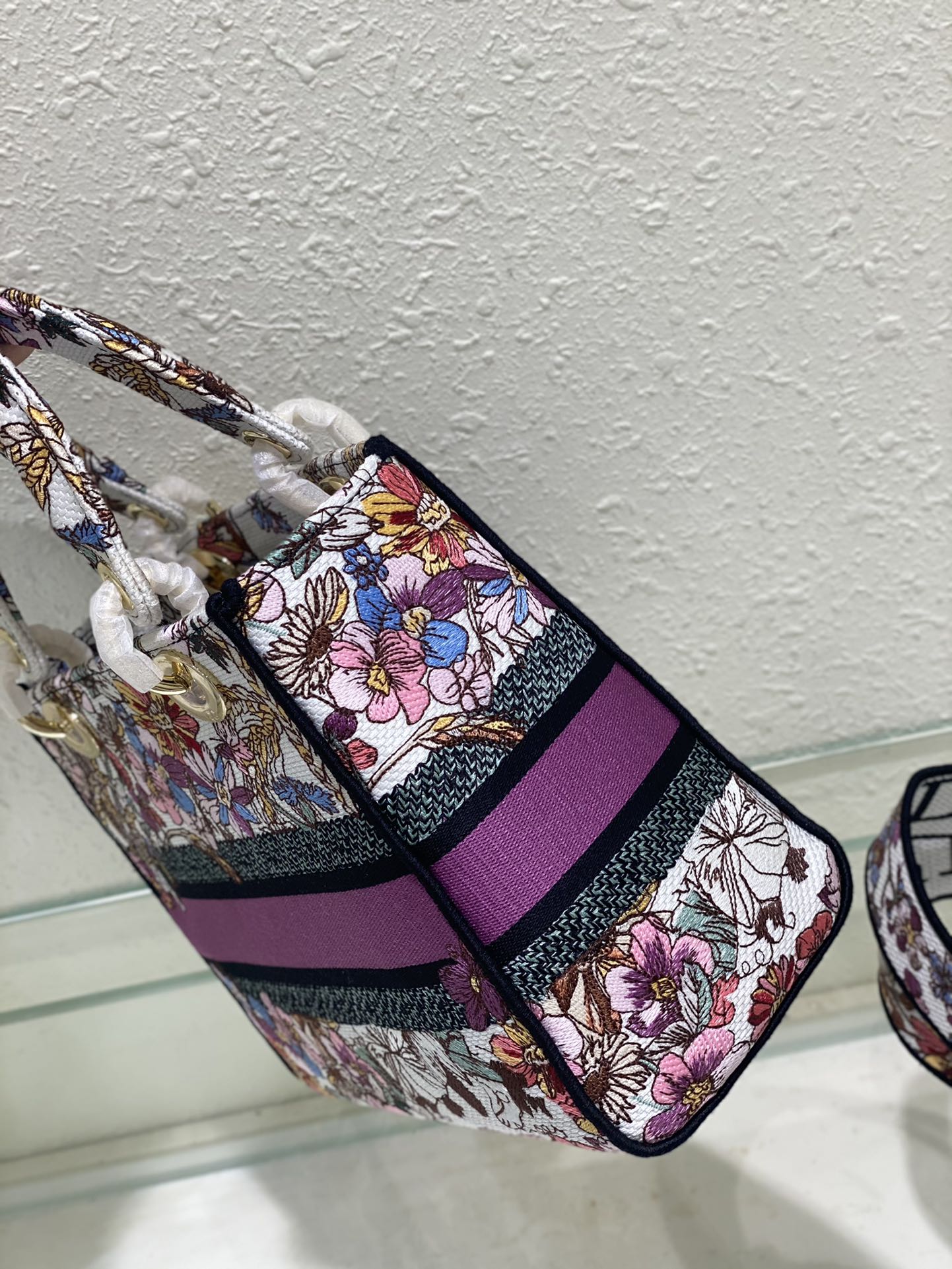 Luxury Diormedium lay 24 purple white embroidery