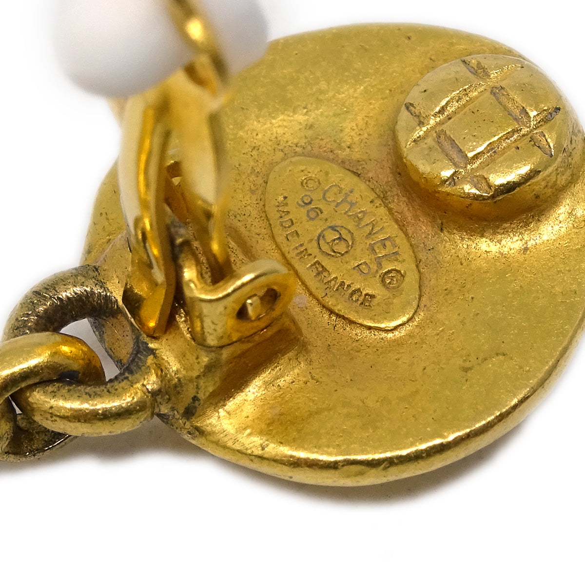 Luxury Chanel Dangle Earrings Clip-On Gold 96P