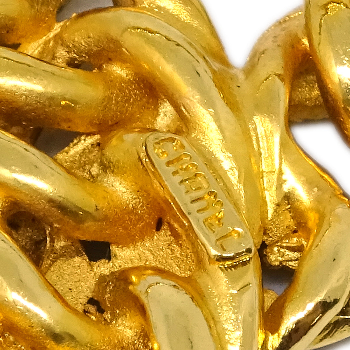 Luxury Chanel CC Brooch Pin Gold 1107