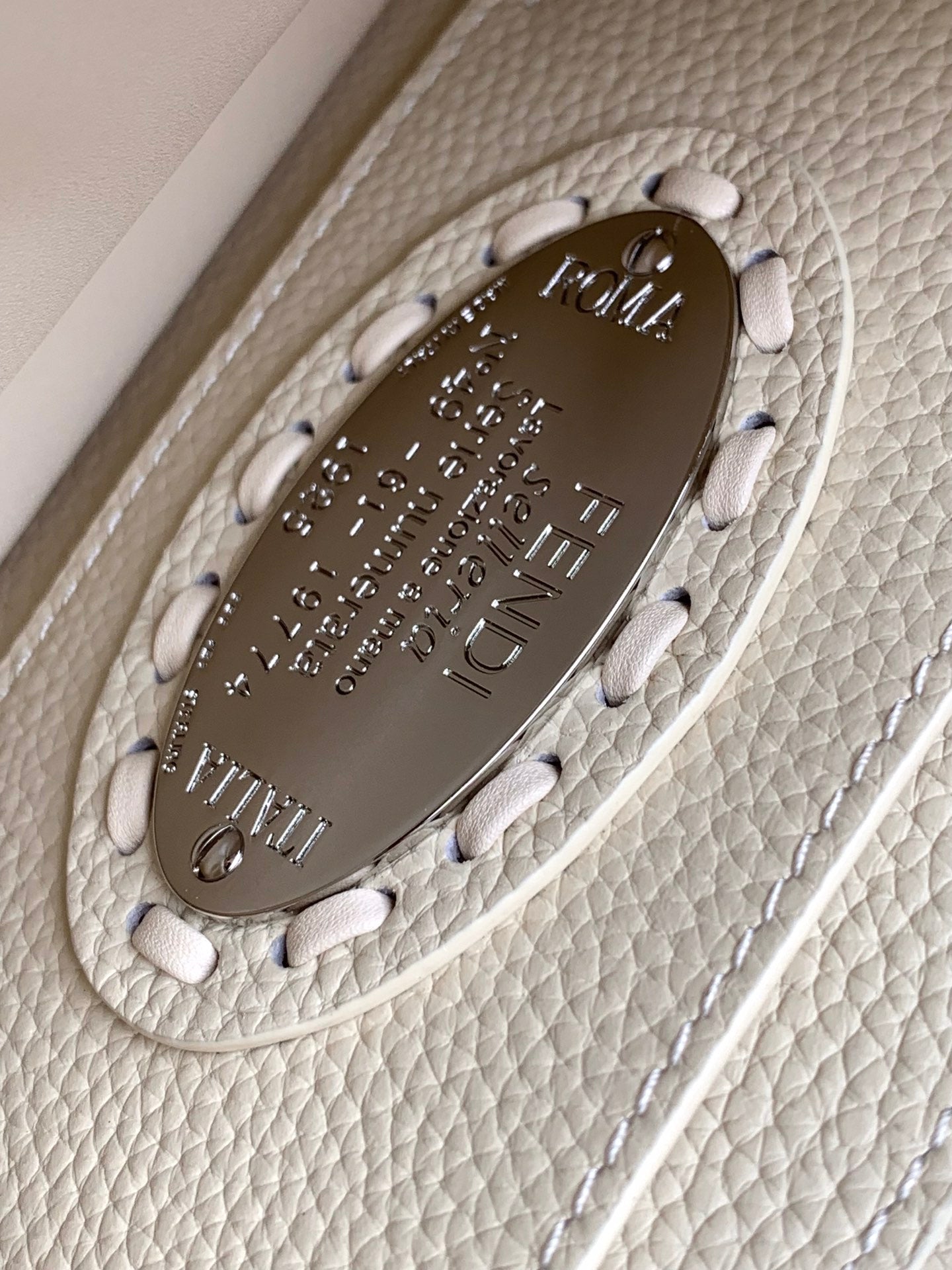 Luxury FendiPeekaboo ISeeU Petite 20 Bag Ivory Leather Shw