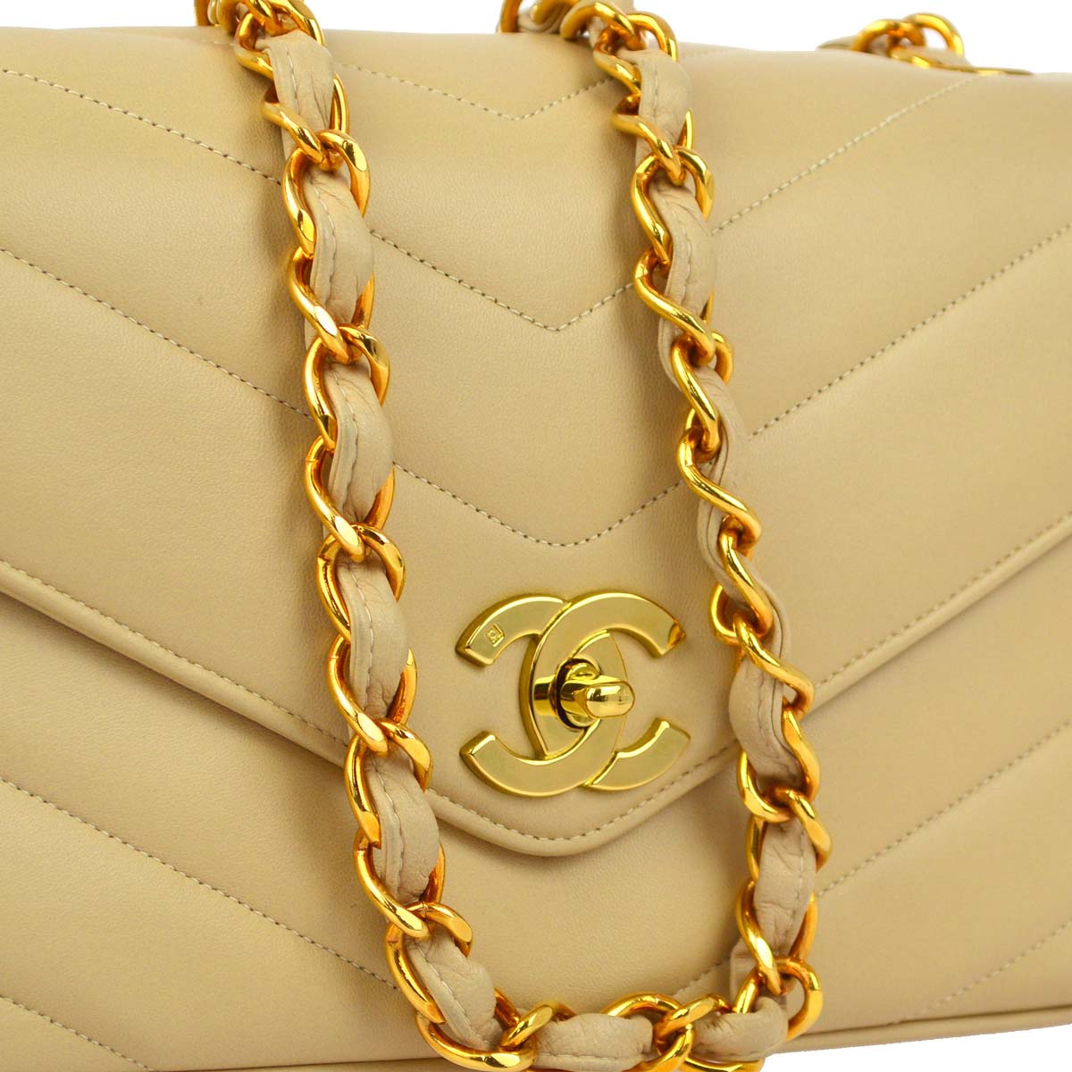 Luxury Chanel 1994-1996 Beige Lambskin Chevron Shoulder Bag