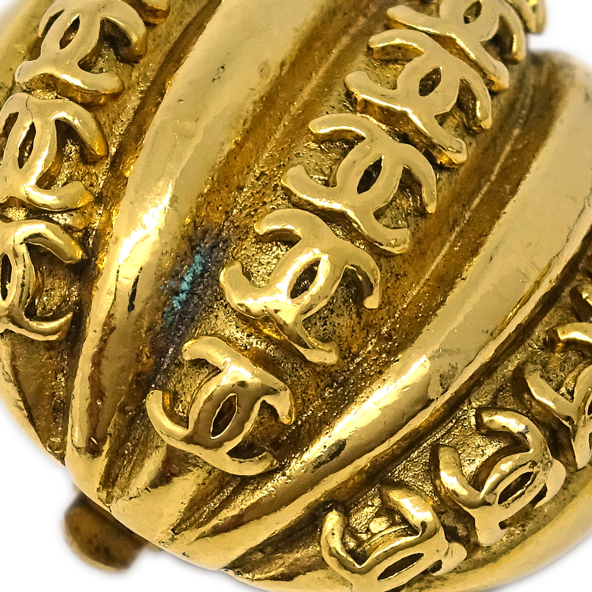 Luxury Chanel Button Earrings Clip-On Gold 23