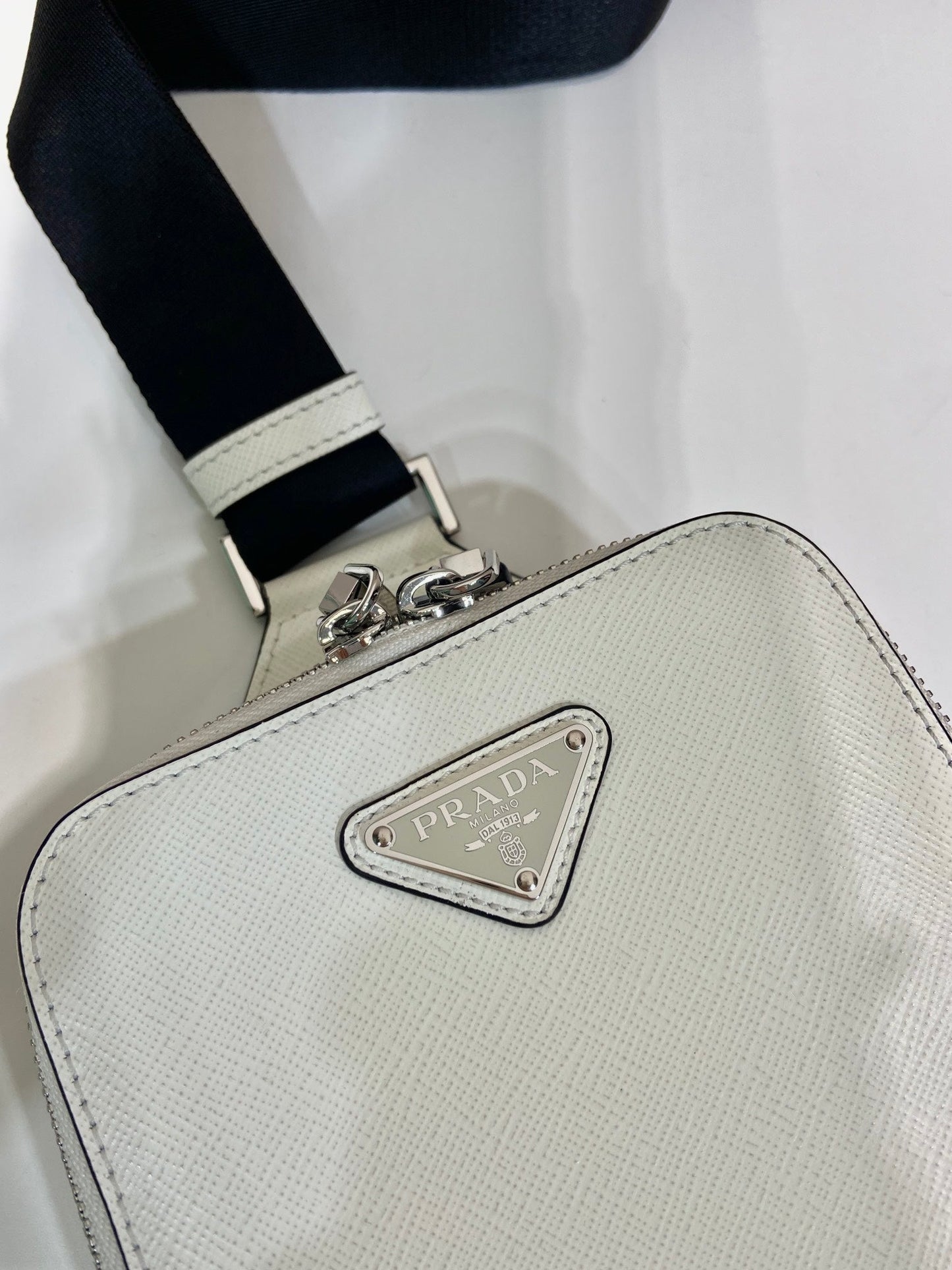 Luxury PradaCHEST BAG 20 IN WHITE SAFFIANO LEATHER