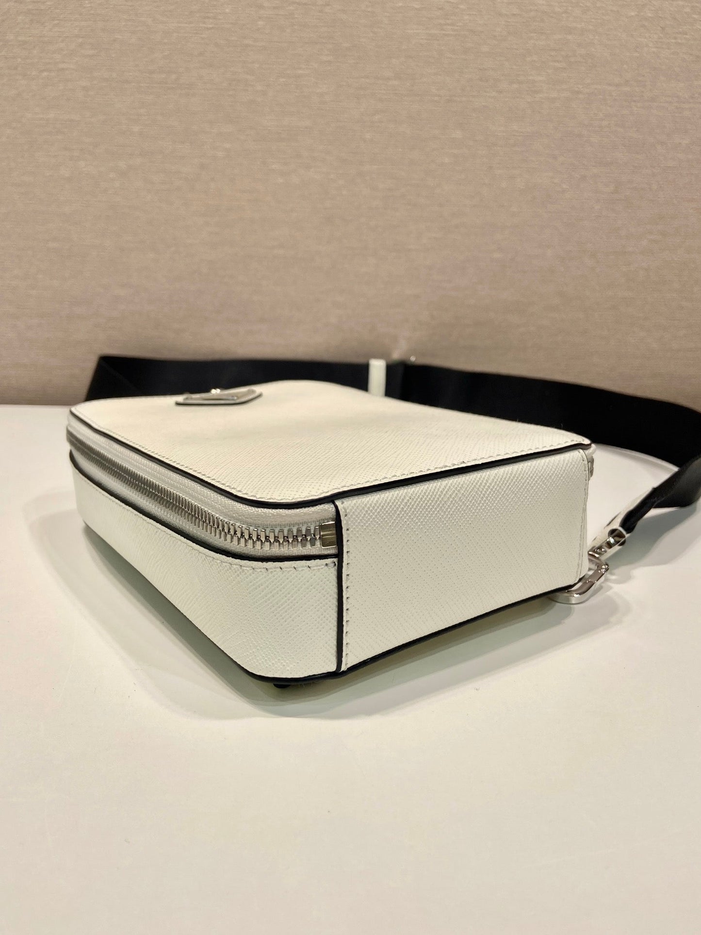 Luxury PradaCHEST BAG 20 IN WHITE SAFFIANO LEATHER