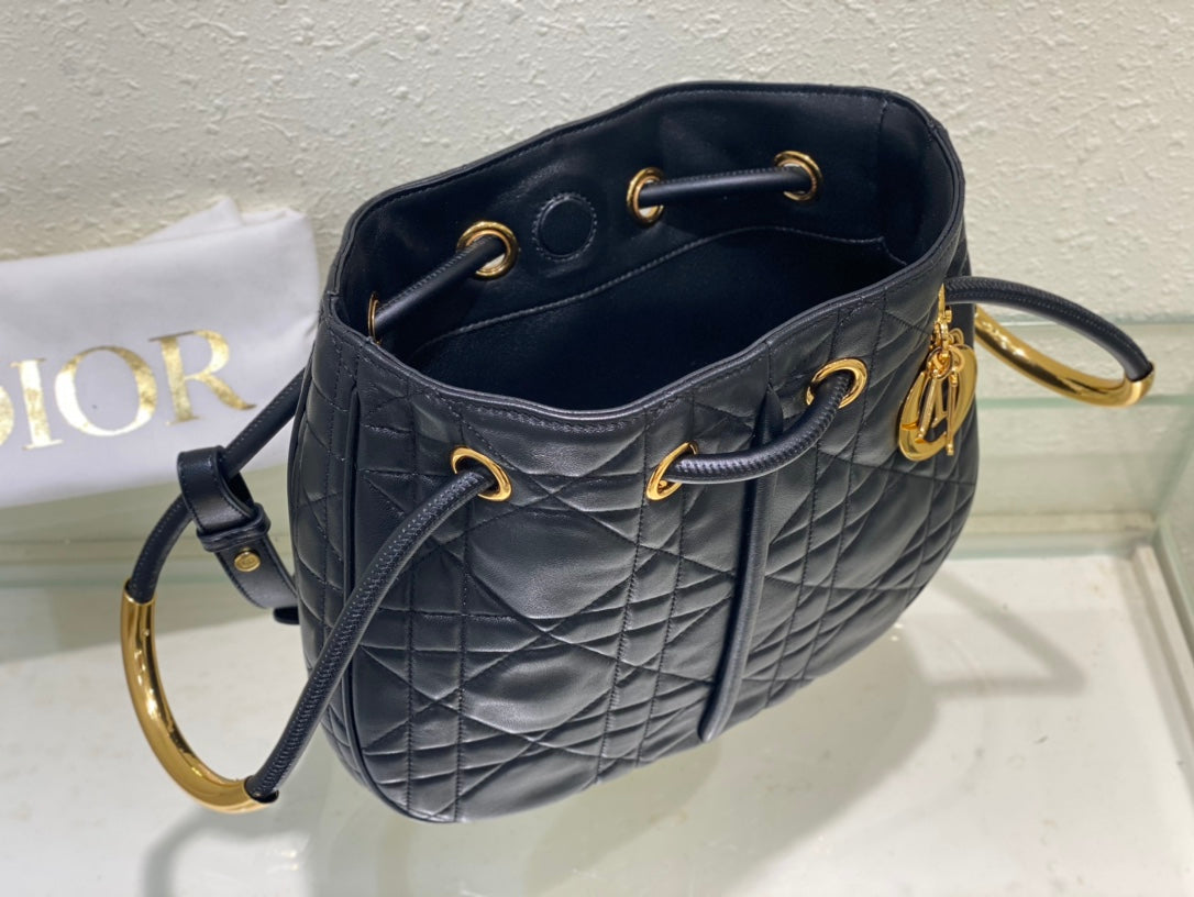 Luxury Diormeidum nolita 27cm black macrocannage lambskin