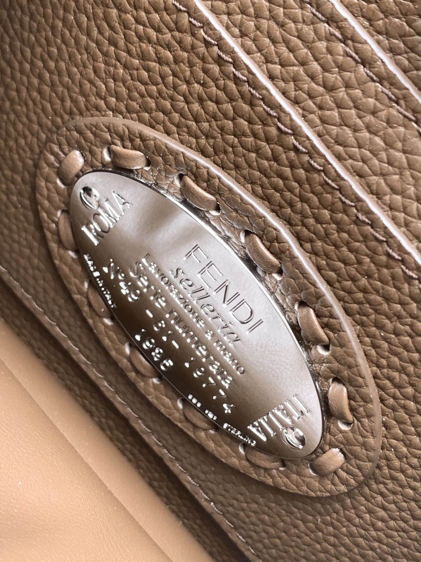 Luxury FendiPeekaboo ISeeU Petite 20 Bag Chocolate Leather Shw