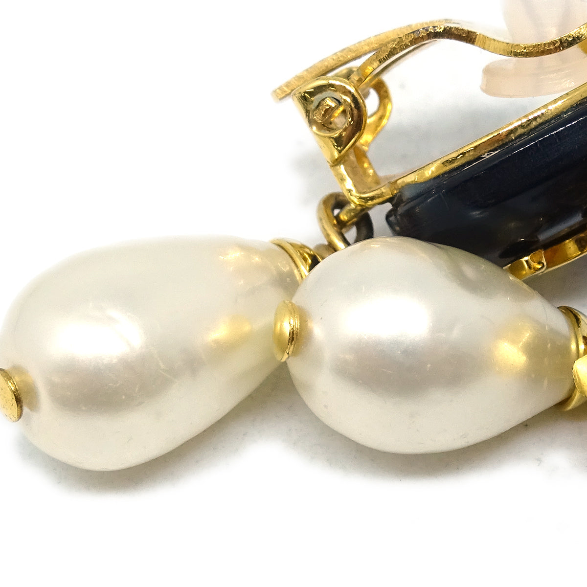 Luxury Chanel Artificial Pearl Dangle Earrings Clip-On Gold 96P