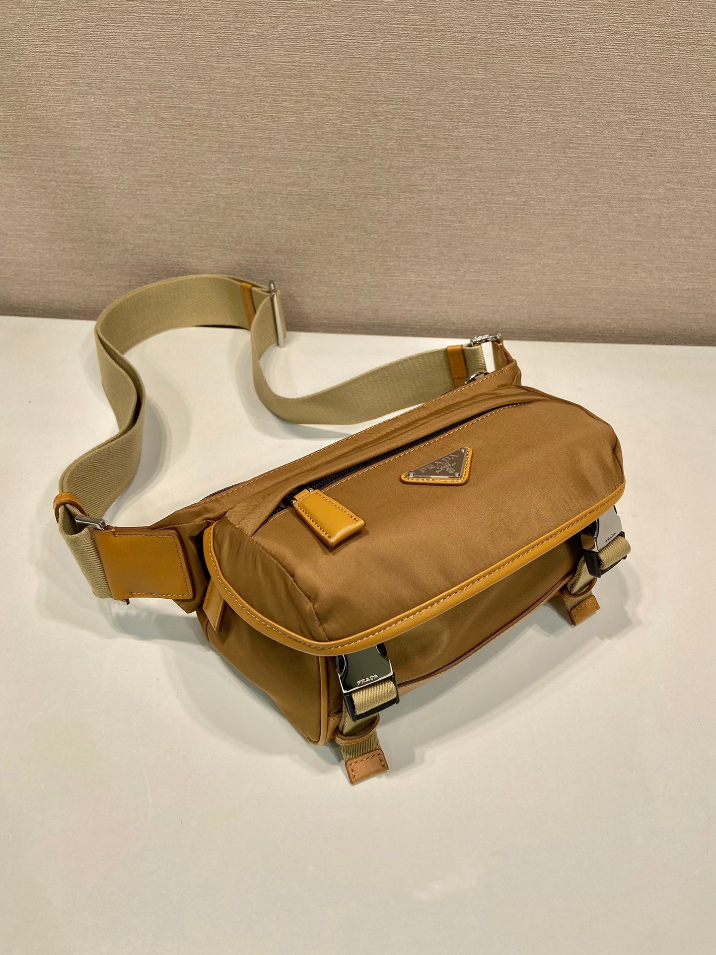 Luxury PradaMESSENGER BAG 20 IN CIDER BROWN RE-NYLON AND CALFSKIN TRIM