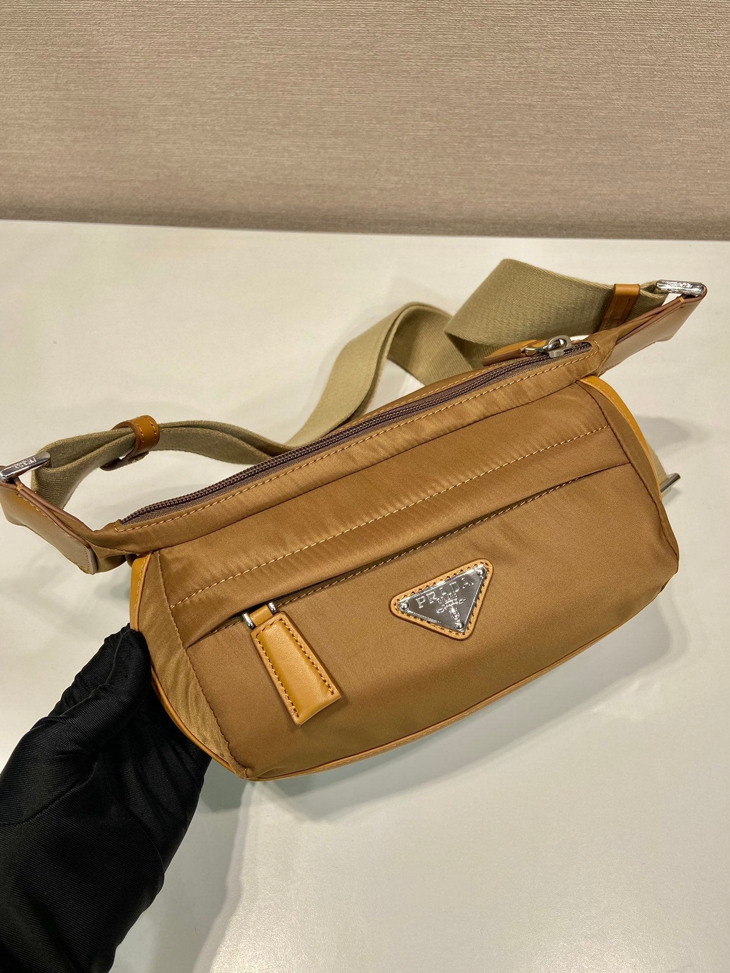 Luxury PradaMESSENGER BAG 20 IN CIDER BROWN RE-NYLON AND CALFSKIN TRIM