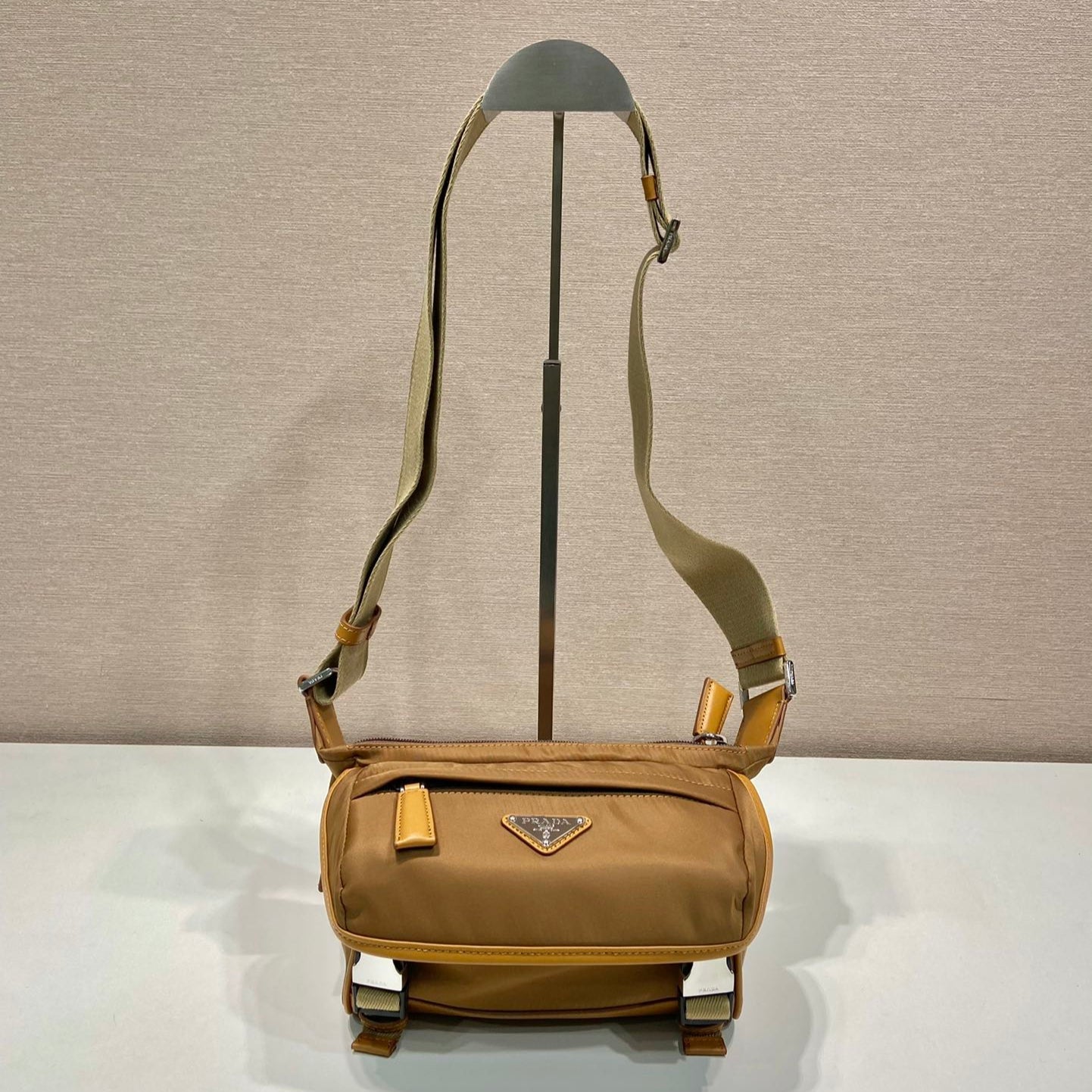 Luxury PradaMESSENGER BAG 20 IN CIDER BROWN RE-NYLON AND CALFSKIN TRIM