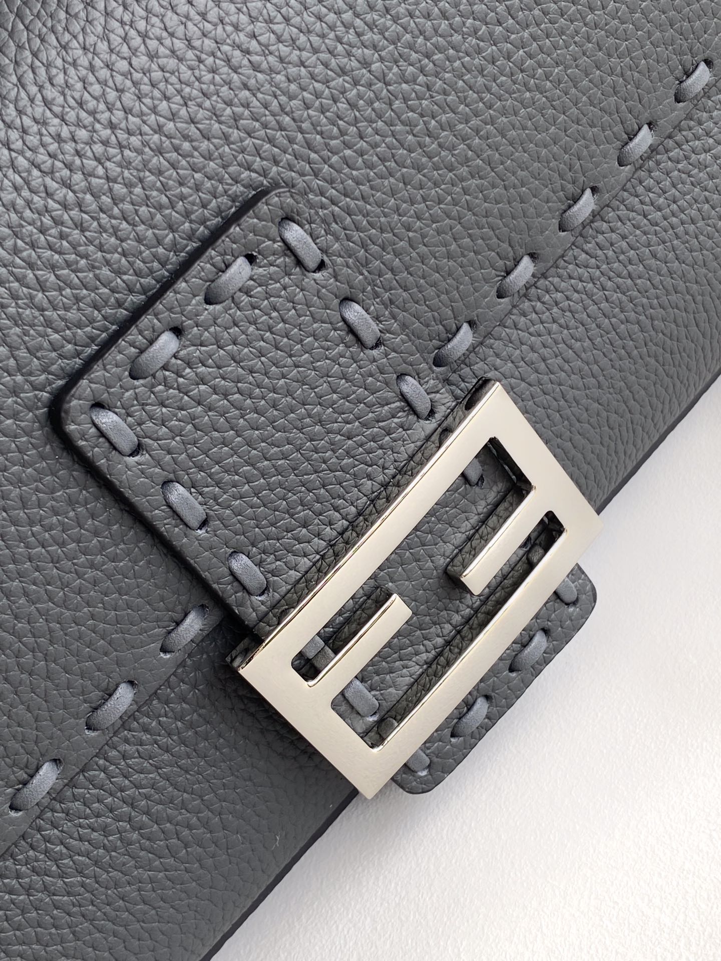 Luxury FendiFend Baguette 27 Bag Black Calfskin Shw