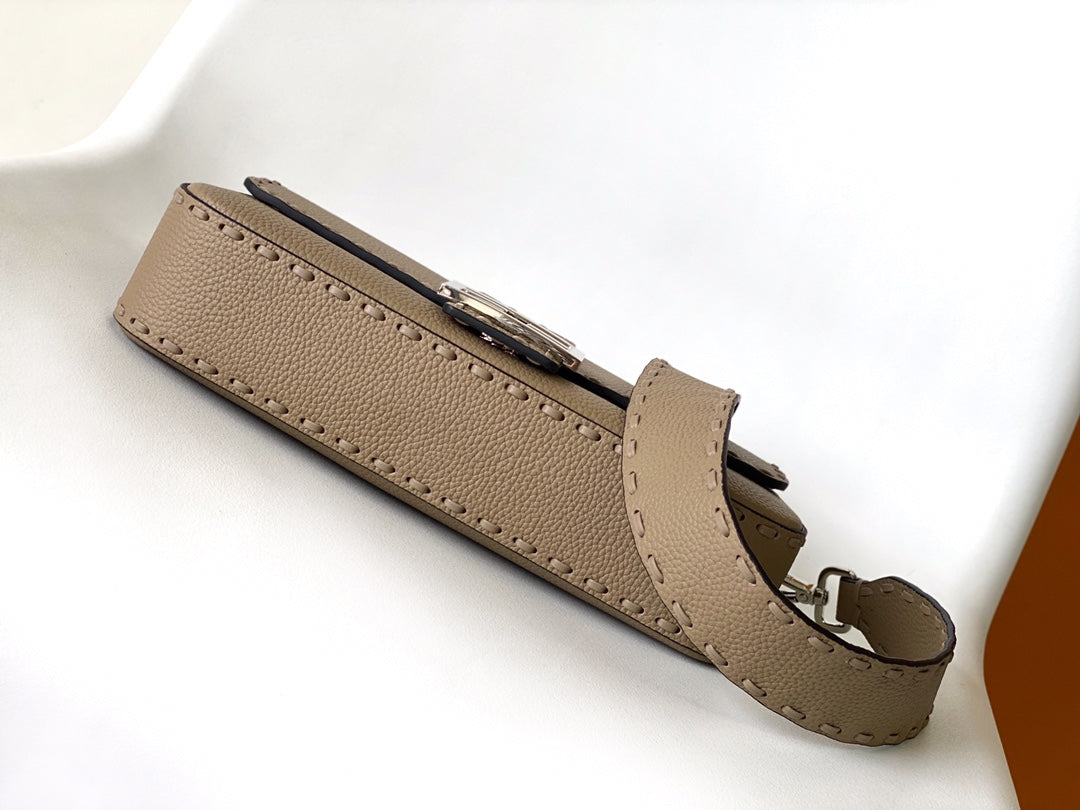 Luxury FendiFend Baguette 27 Bag Brown Calfskin Shw
