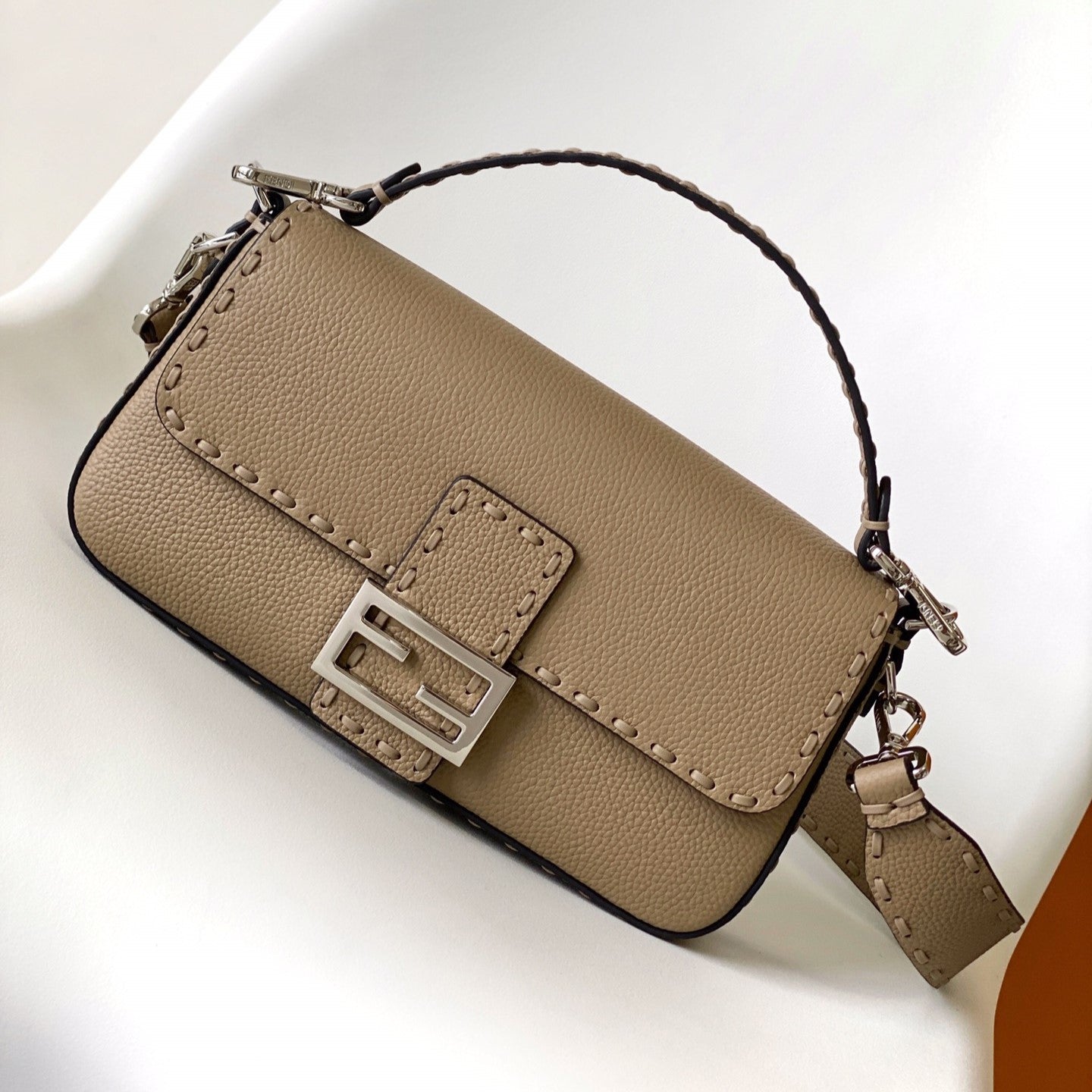 Luxury FendiFend Baguette 27 Bag Brown Calfskin Shw
