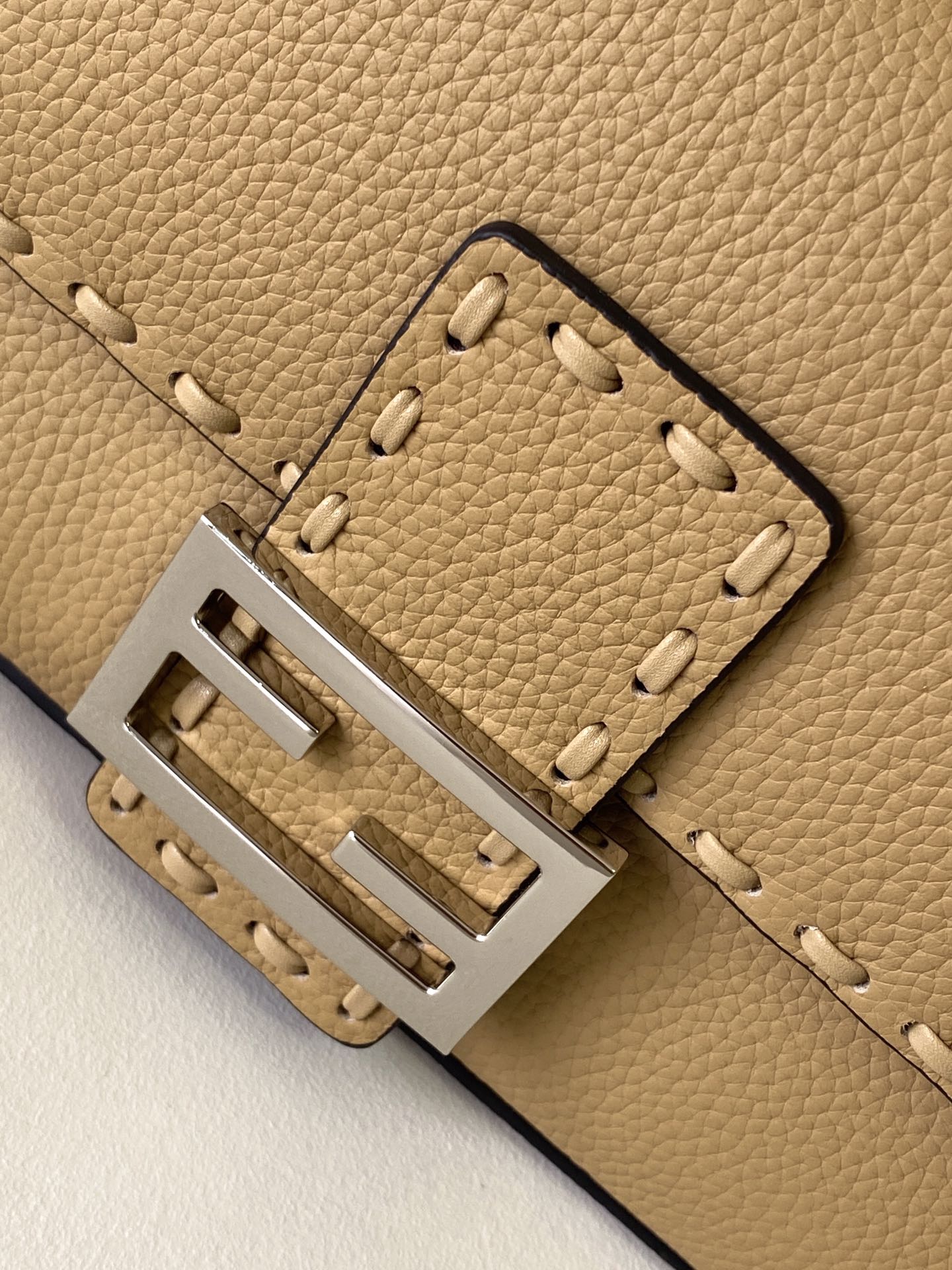 Luxury FendiFend Baguette 27 Bag Light Brown Calfskin Shw